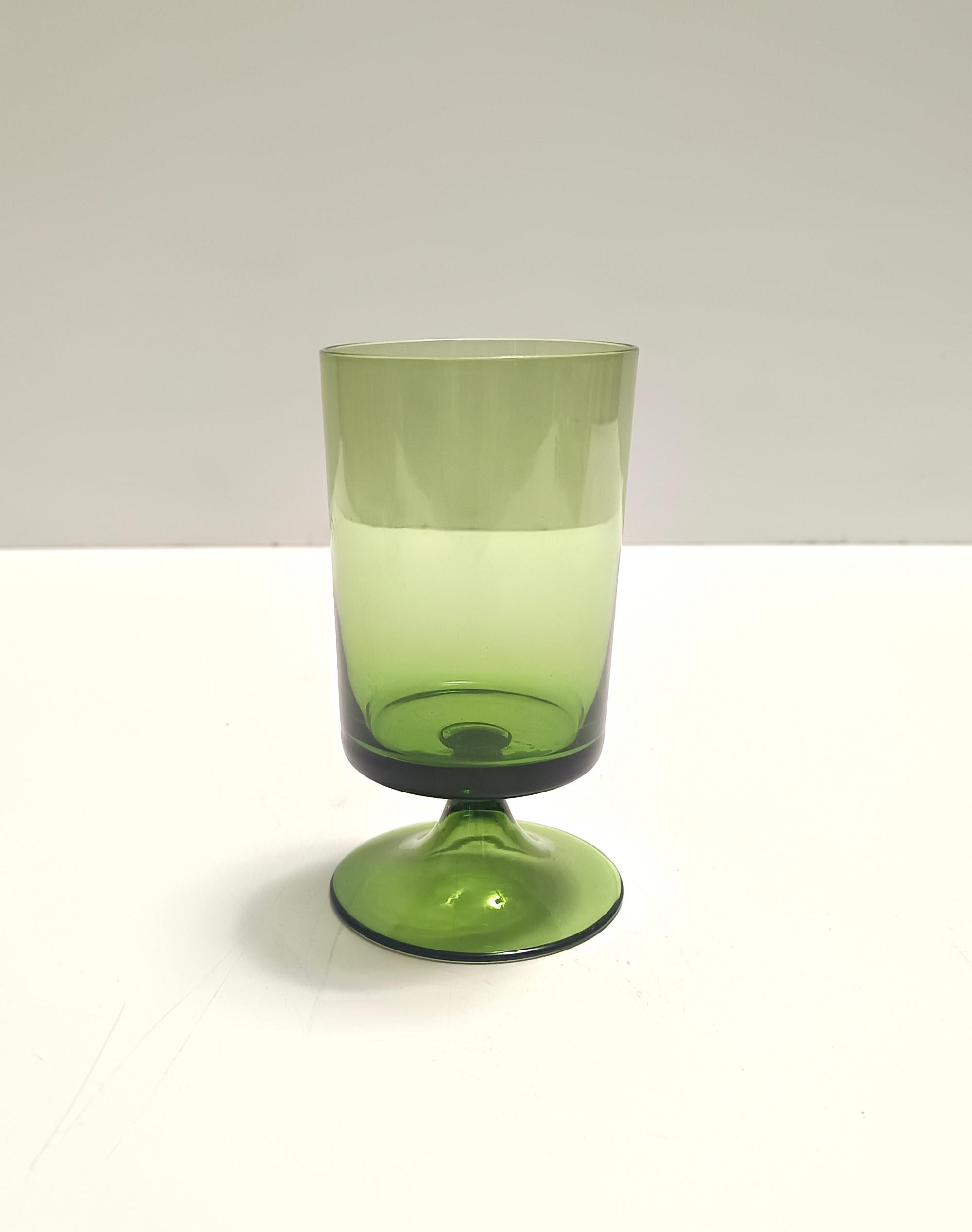 Verre de Murano Ensemble de neuf verres à boire verts soufflés à la main, Empoli, Italie en vente