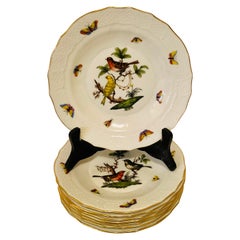 Ensemble de neuf assiettes à dessert Herend Rothschild peintes avec différents oiseaux