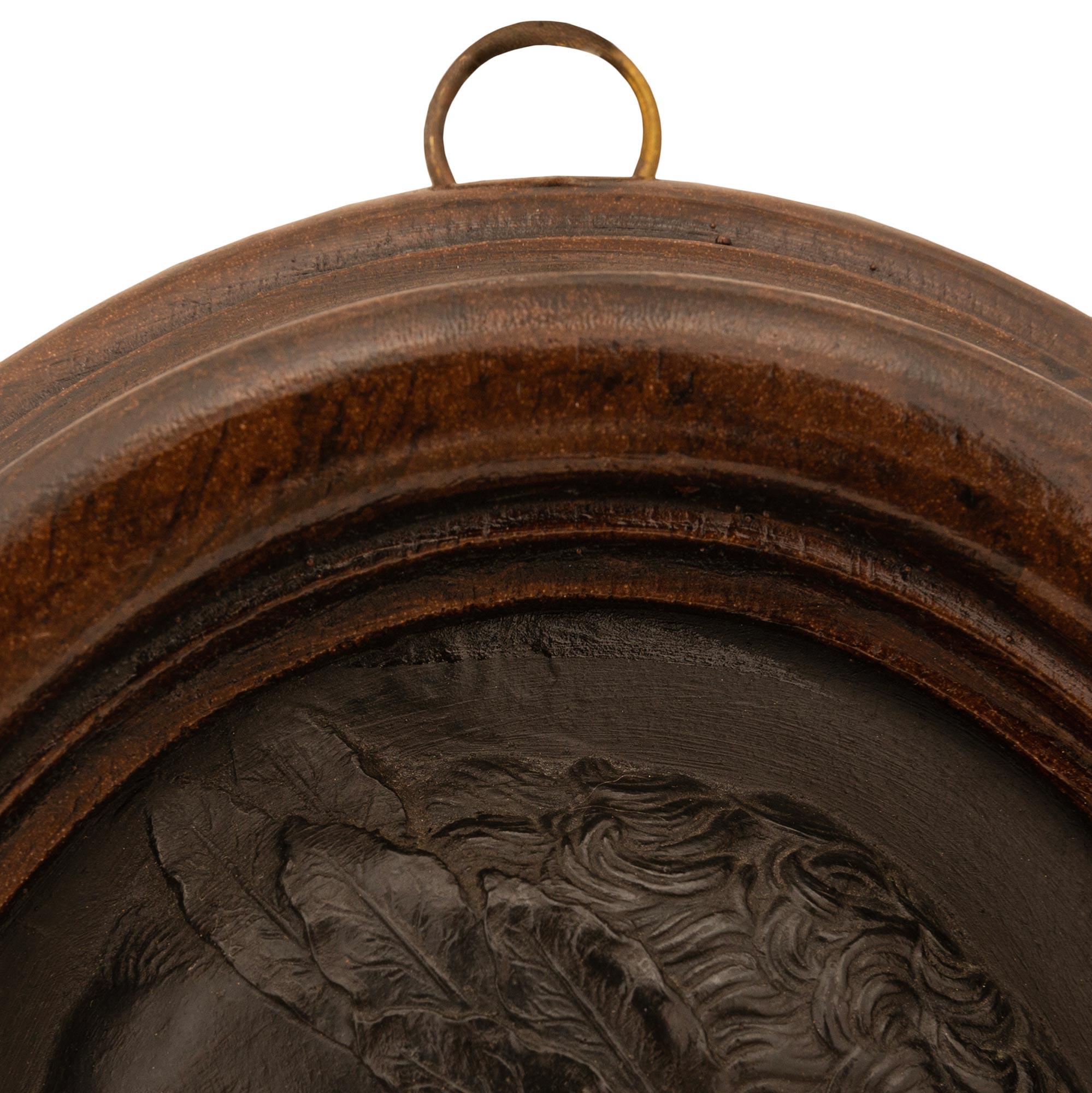 Neun italienische Plaketten aus Basalt Wedgwood und patiniertem Wood aus dem späten 19. (19. Jahrhundert) im Angebot