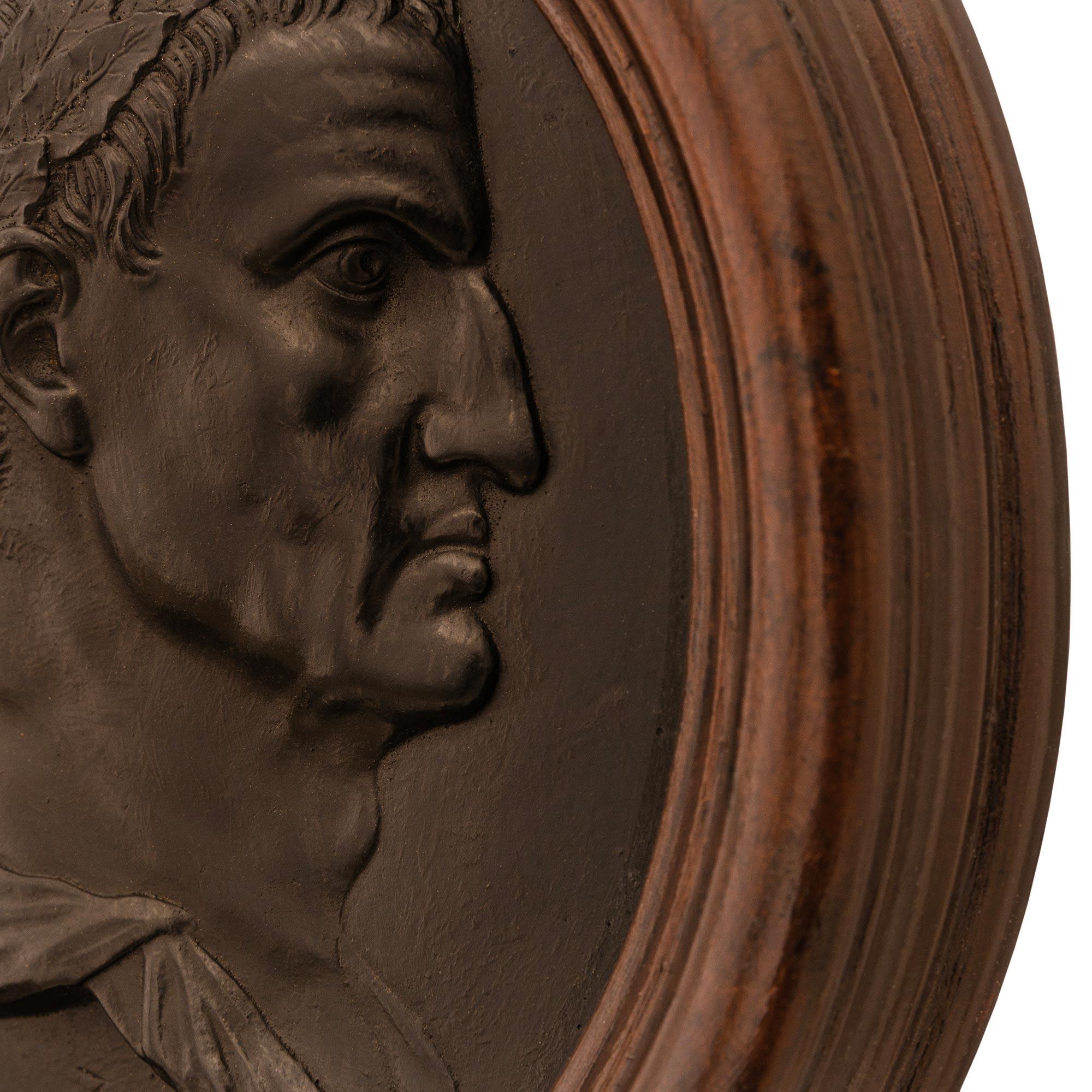 Neun italienische Plaketten aus Basalt Wedgwood und patiniertem Wood aus dem späten 19. (Porzellan) im Angebot