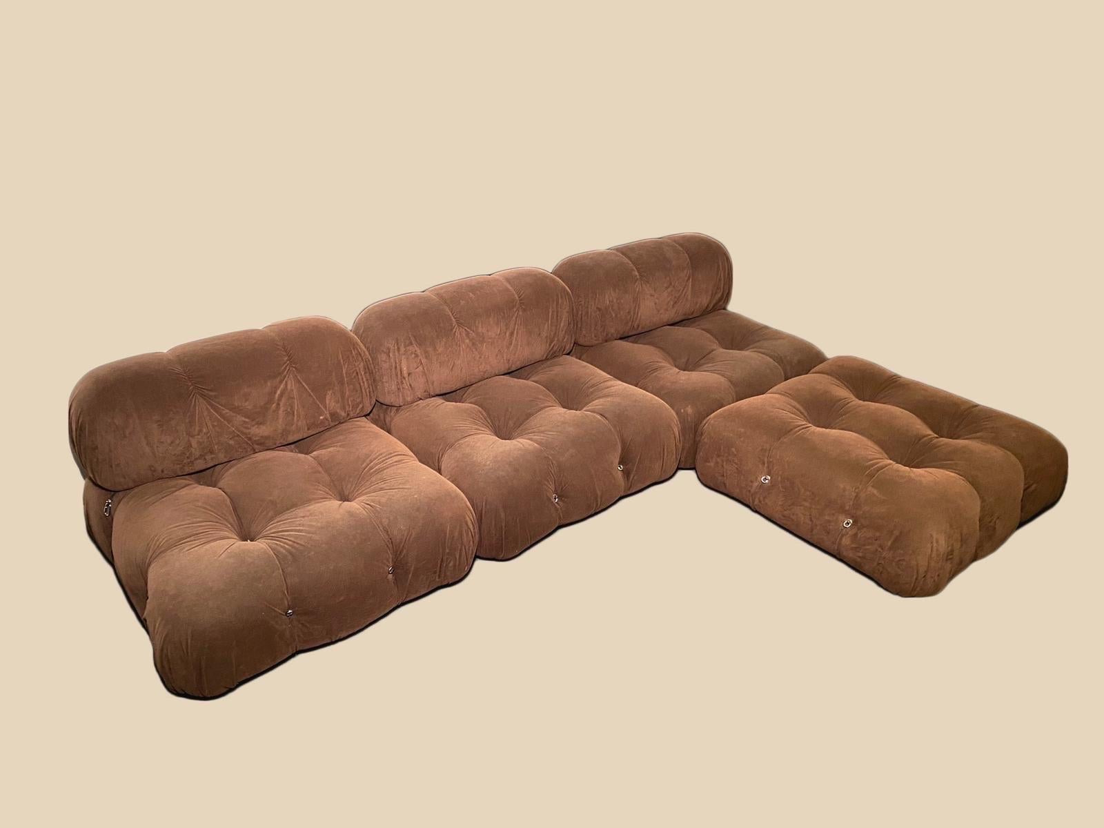 Rare large original B&B Italia Camaleonda Set. Old production! Fabric is original brown velour. We can make an offer to reupholster  by our in house atelier. Please ask for a quote.
Foam is still intact. 
