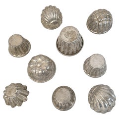 Lot de neuf moules vintage miniatures en aluminium pour gelée et desserts