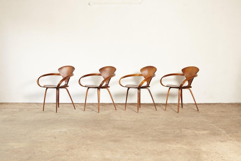 A set of four original Norman Cherner pretzel dining chairs, made by Plycraft, USA, in the 1960s. Bentwood frames. Priced for the set. In very good original vintage condition. Ships worldwide.




UK customers please note:    displayed prices do not