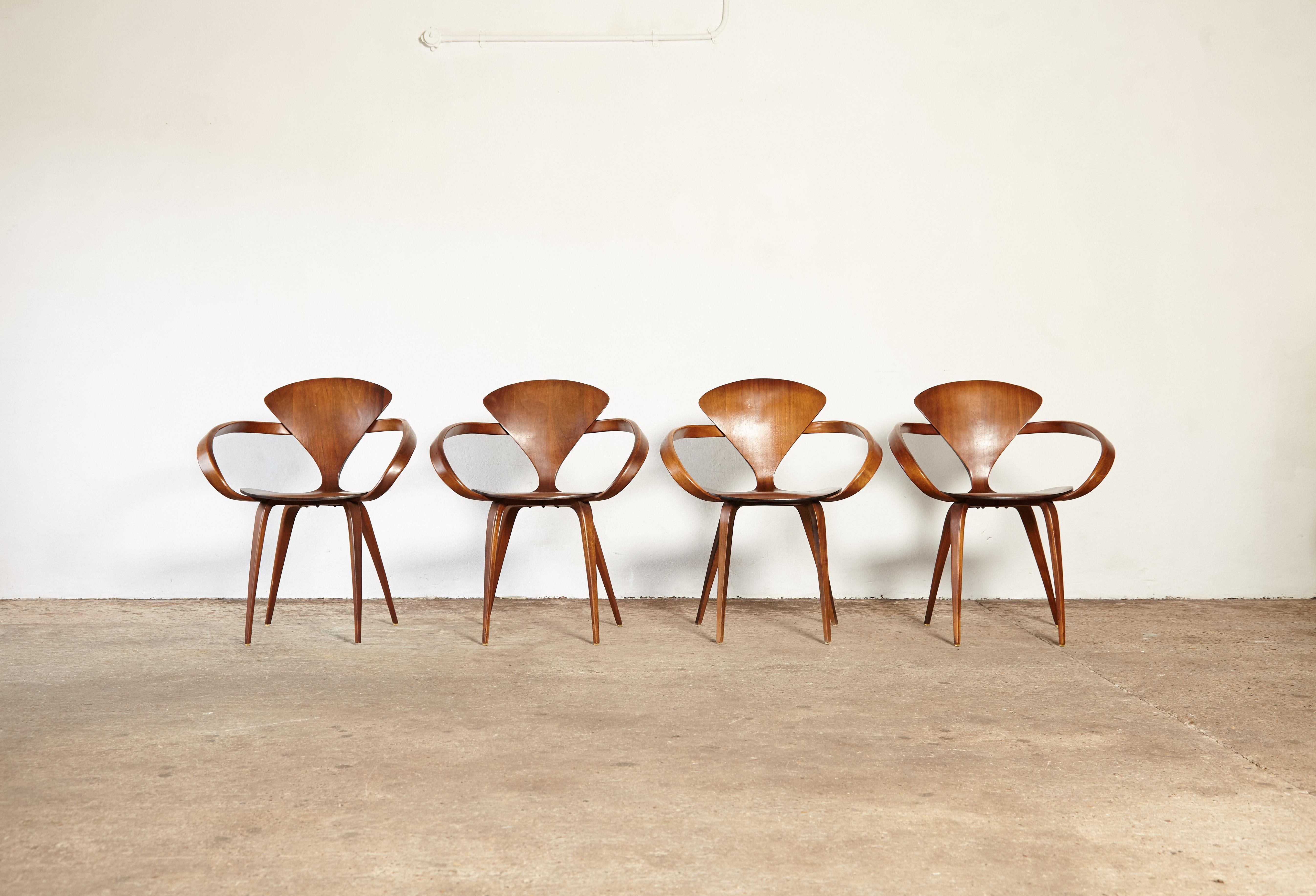 Mid-Century Modern Set of Norman Cherner Pretzel Dining Chairs, Made by Plycraft, USA, 1960s For Sale