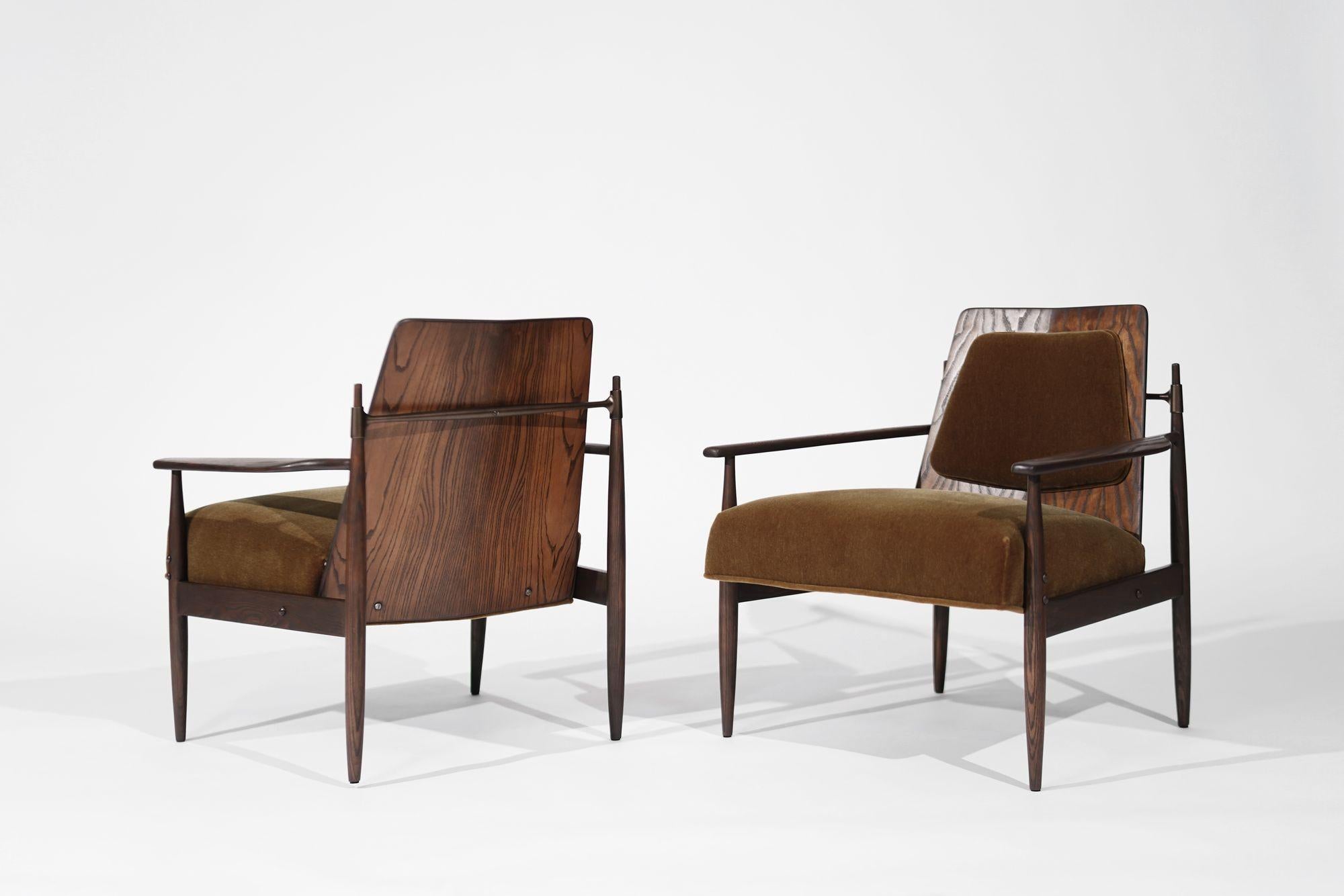 Mid-Century Modern Ensemble de chaises longues en Oak, Mohair et Bronze par Dan Johnson, C. 1950s en vente
