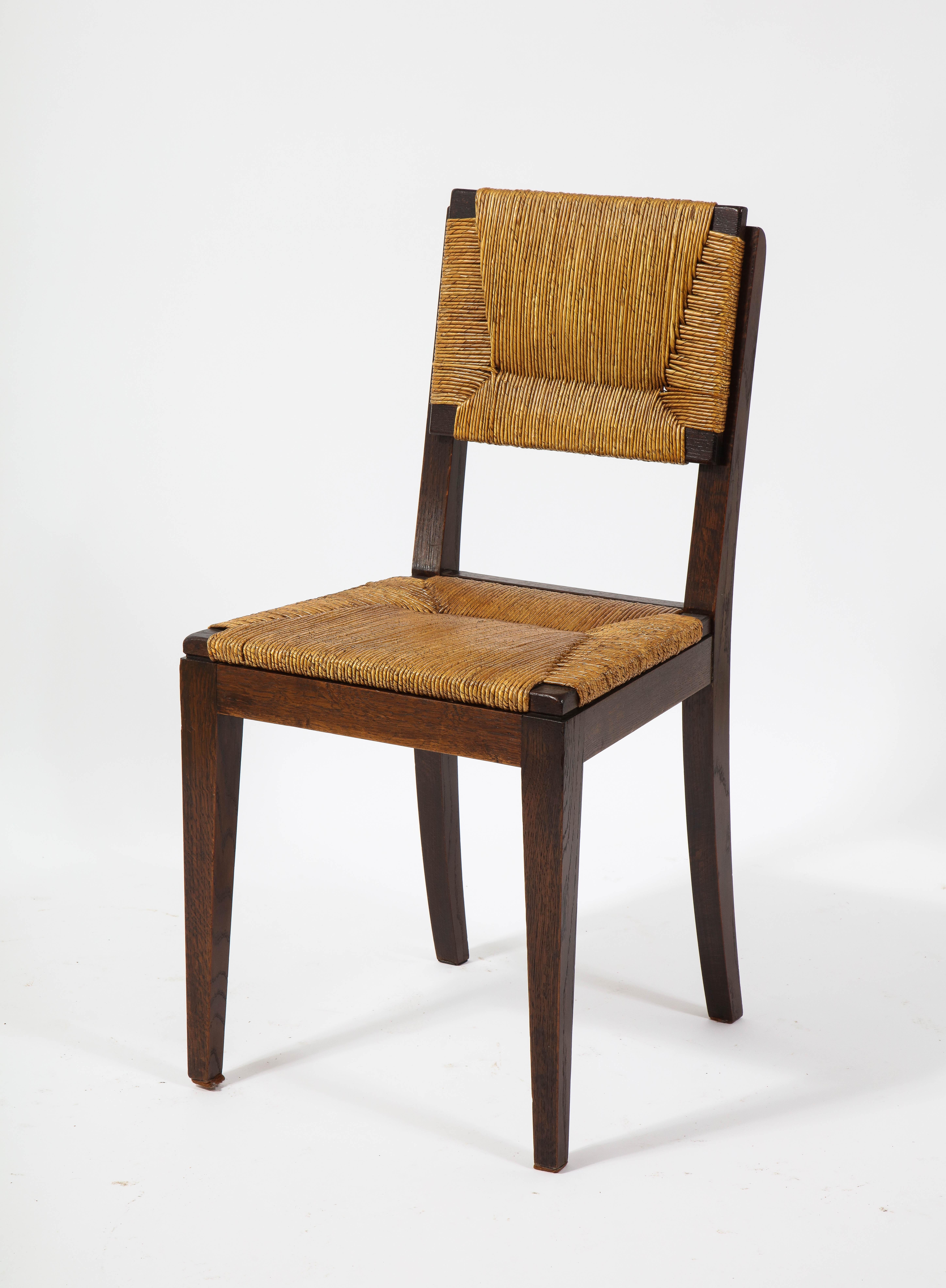 Set di sei sedie laterali in Oak e giunco attribuite a Courtray, Francia, anni '50 in vendita 1