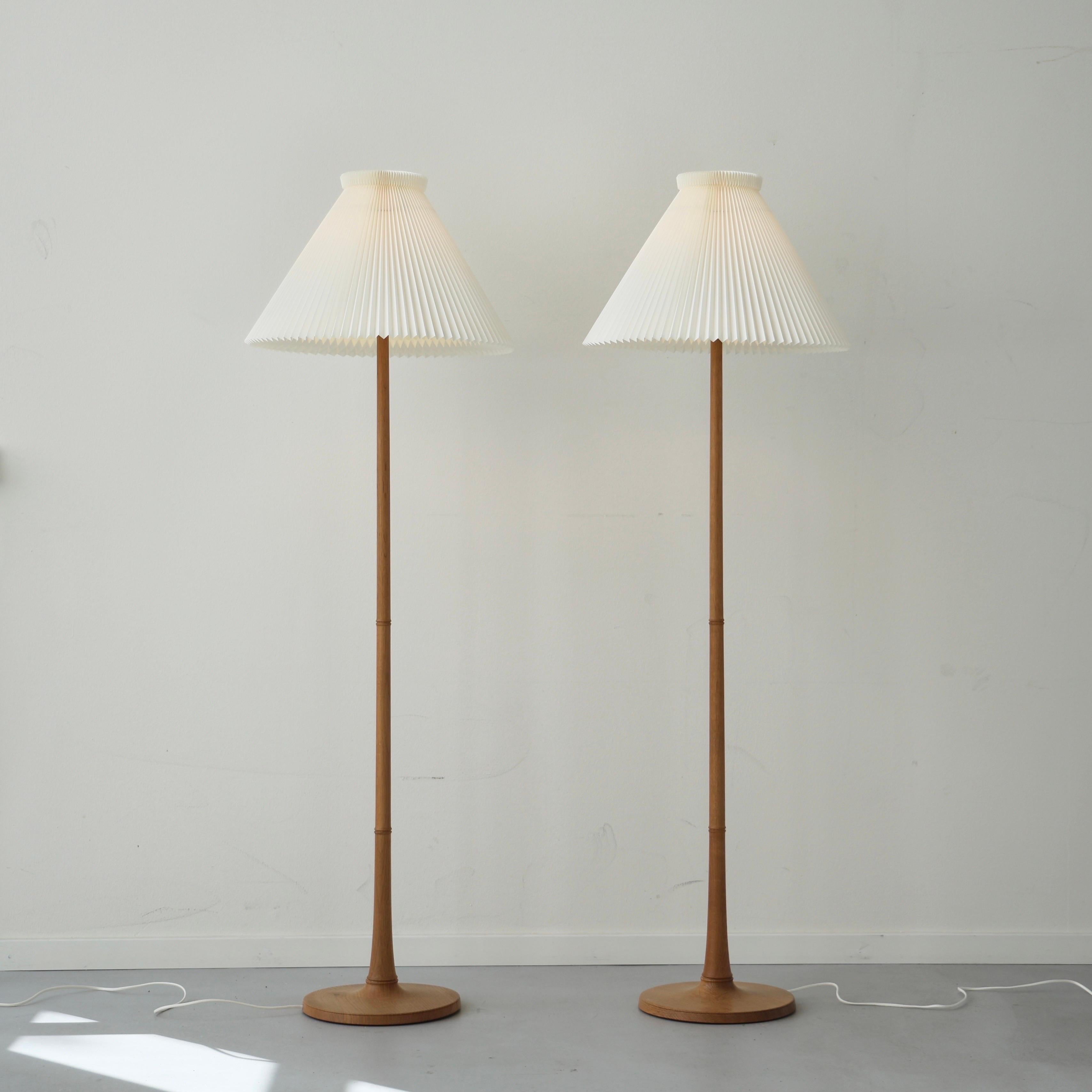 Ensemble de lampadaires en Oak Wood par Esben Klint pour Le Klint, années 1970, Danemark en vente 9
