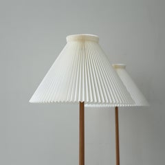 Set di lampade da terra in legno di Oak Wood di Esben Klint per Le Klint, anni '70, Danimarca