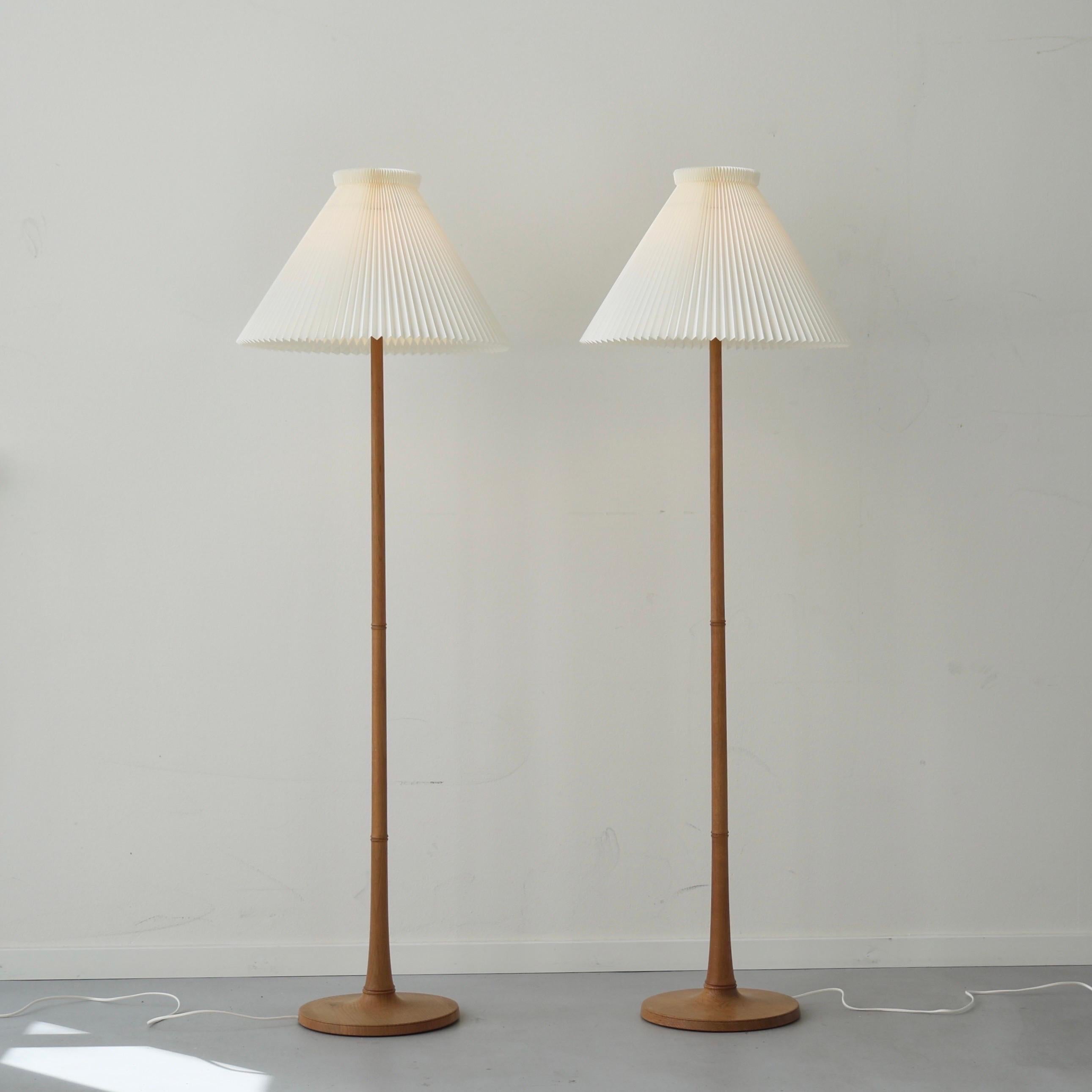 Danois Ensemble de lampadaires en Oak Wood par Esben Klint pour Le Klint, années 1970, Danemark en vente