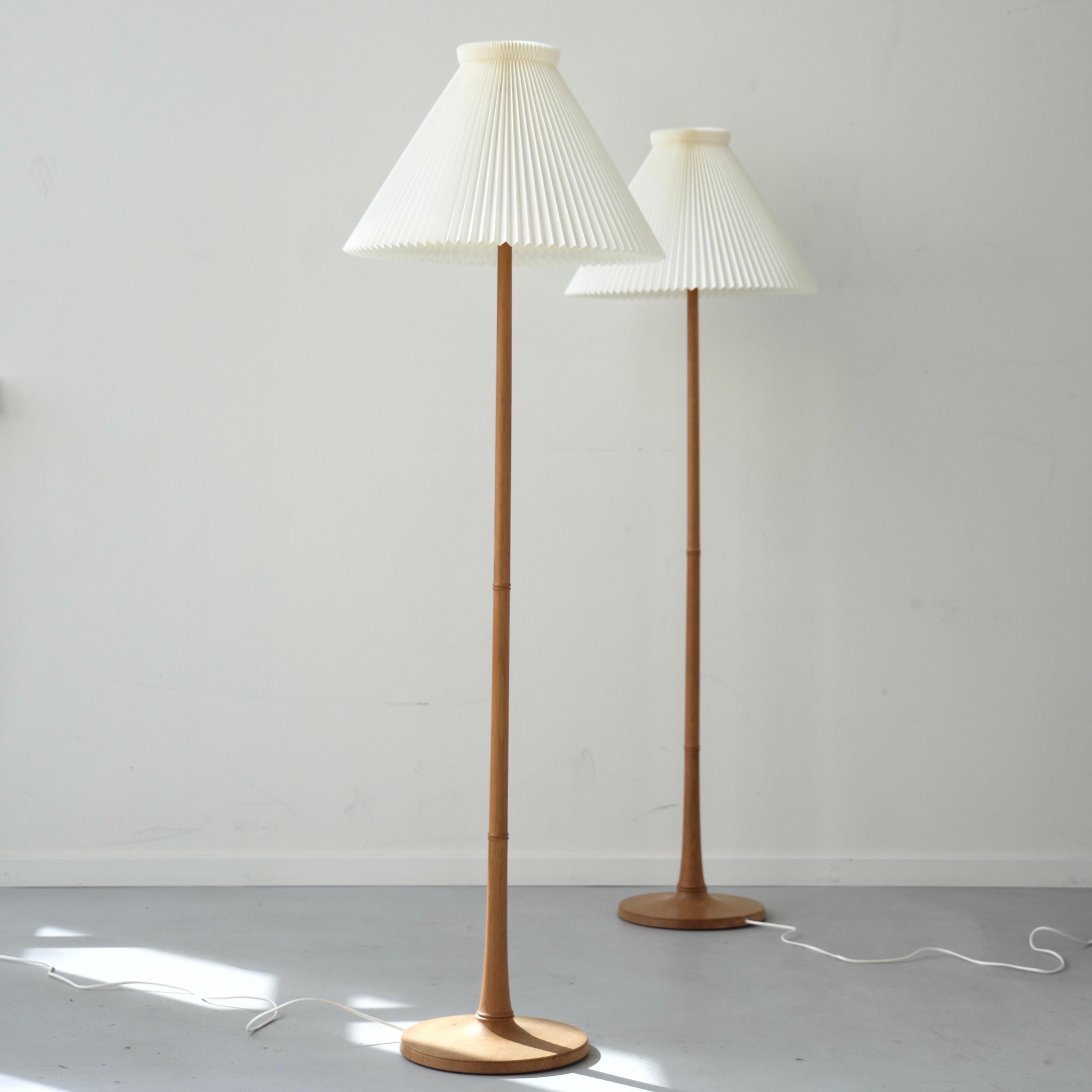 Fin du 20e siècle Ensemble de lampadaires en Oak Wood par Esben Klint pour Le Klint, années 1970, Danemark en vente