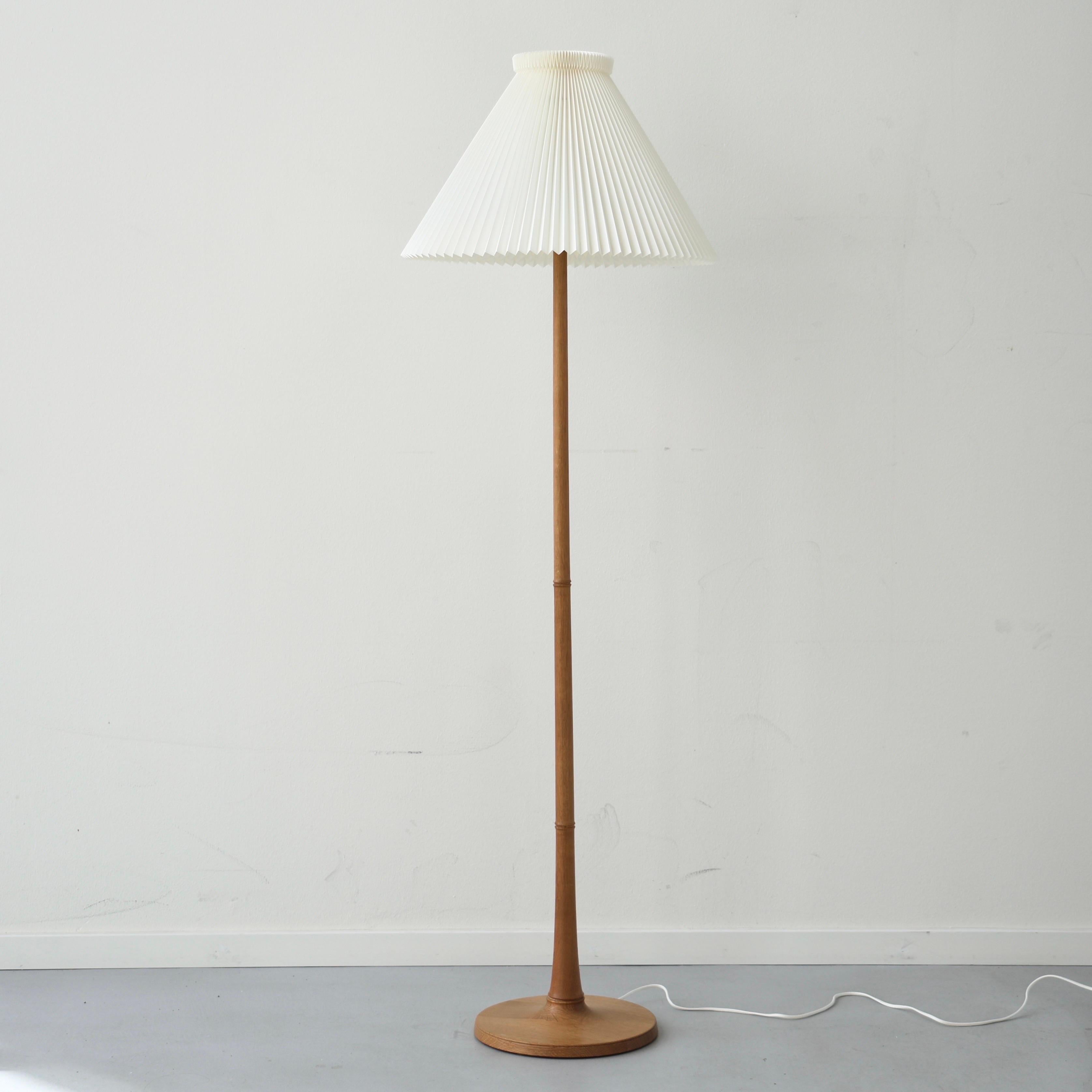 Ensemble de lampadaires en Oak Wood par Esben Klint pour Le Klint, années 1970, Danemark en vente 1