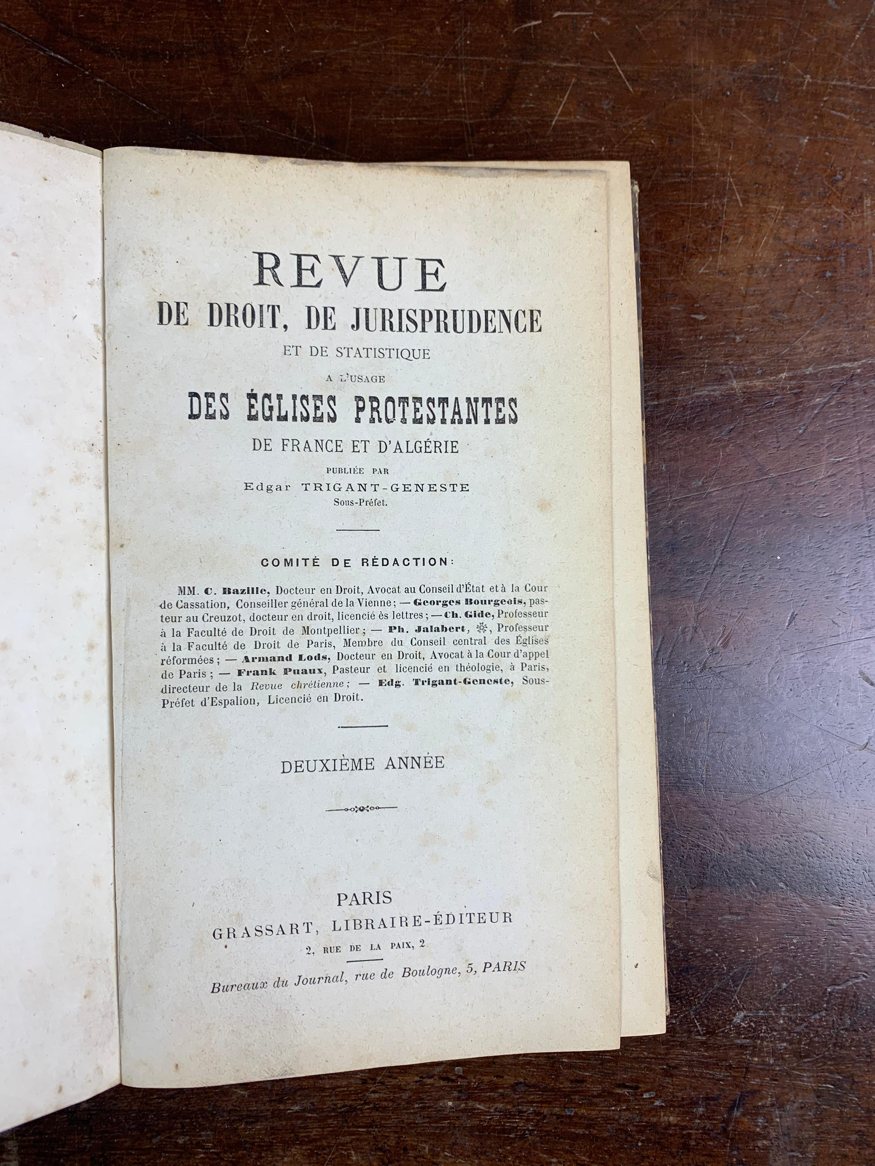 Cuir Ensemble de vieux livres reliés du XIXe siècle, France