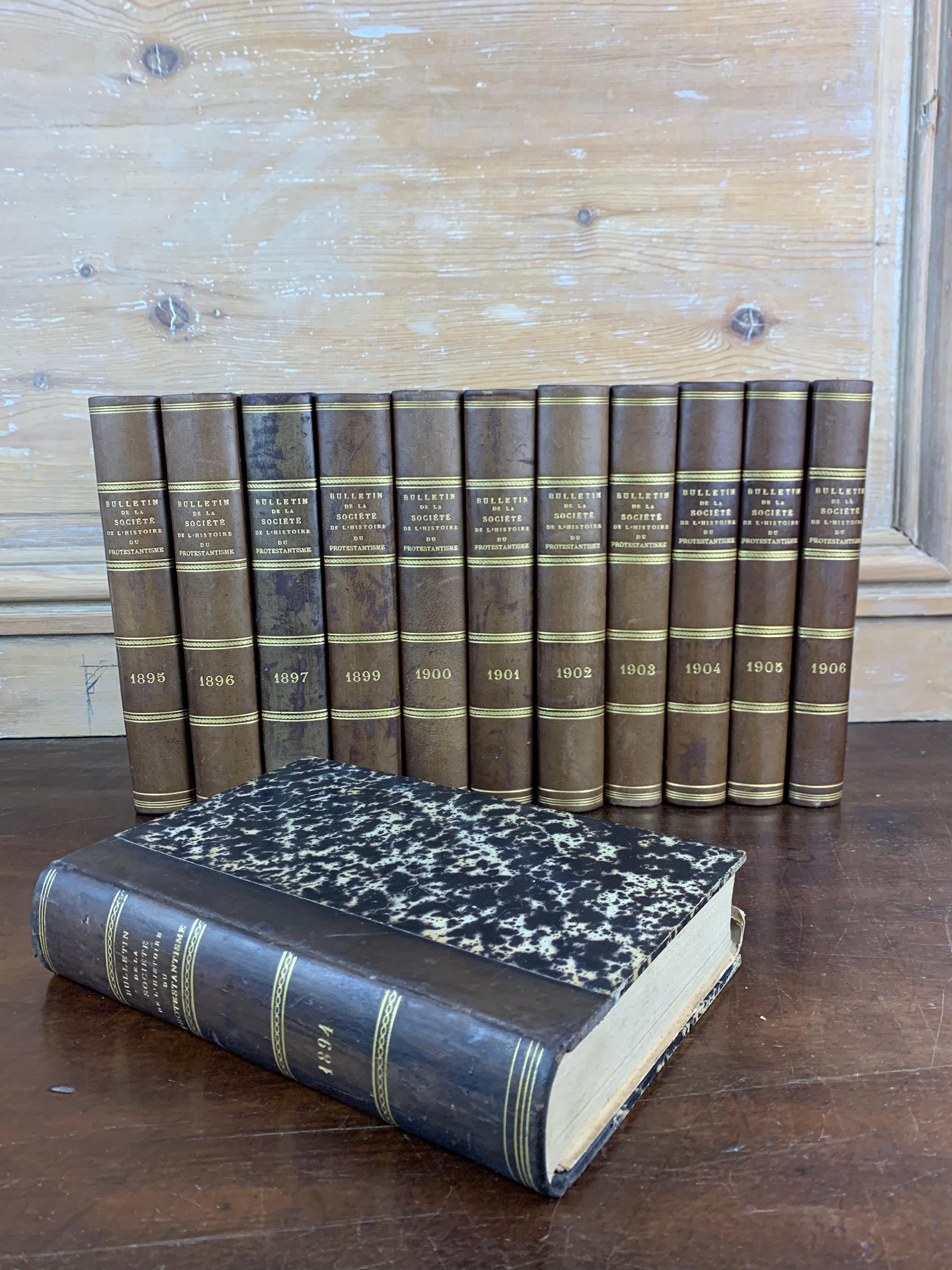 Set Of Old Bound Books Dating From the 19th Century France  In Good Condition For Sale In Beuzevillette, FR