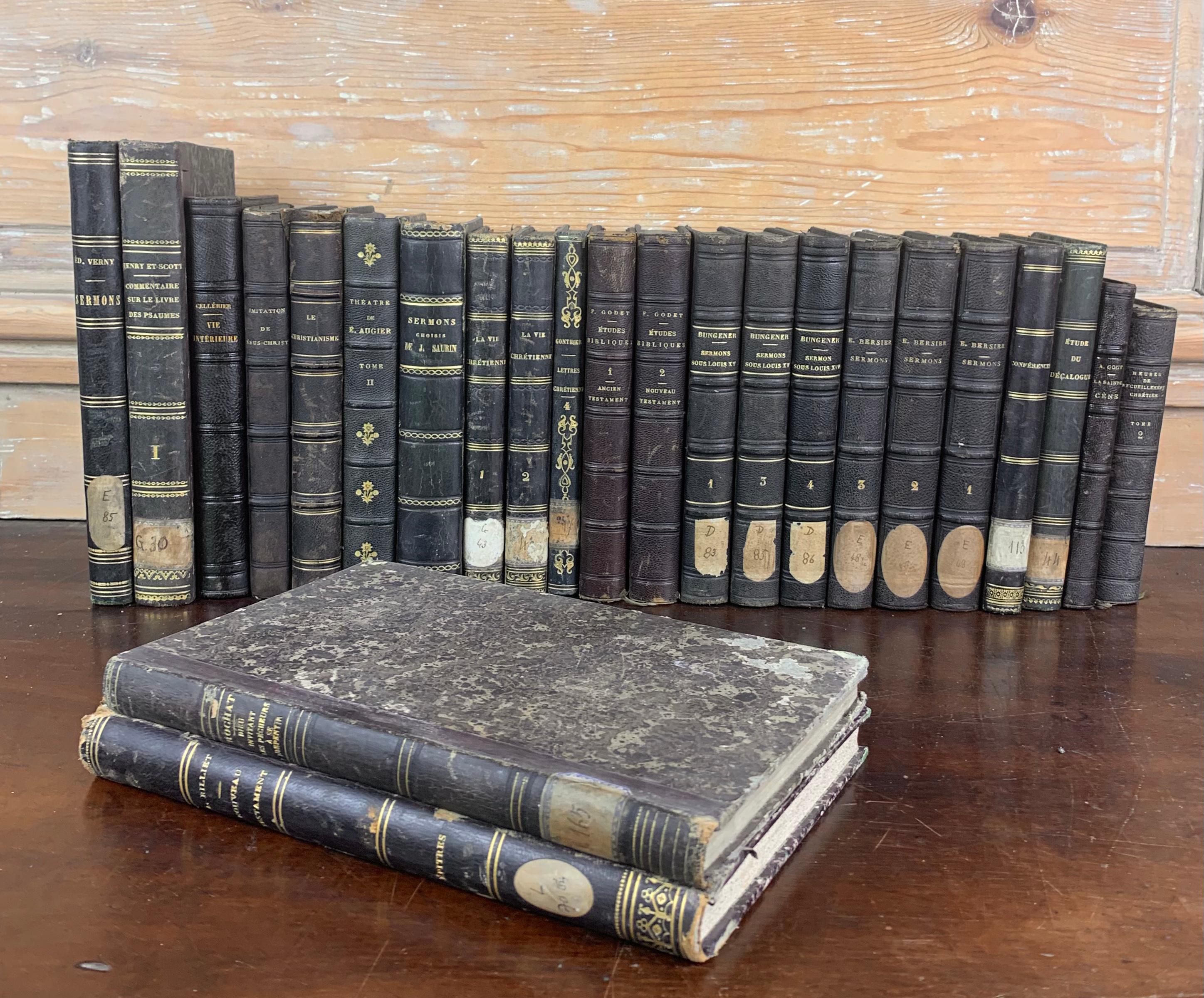 Set alter, gebundener Bücher aus Frankreich, aus dem 19. Jahrhundert  im Zustand „Gut“ im Angebot in Beuzevillette, FR
