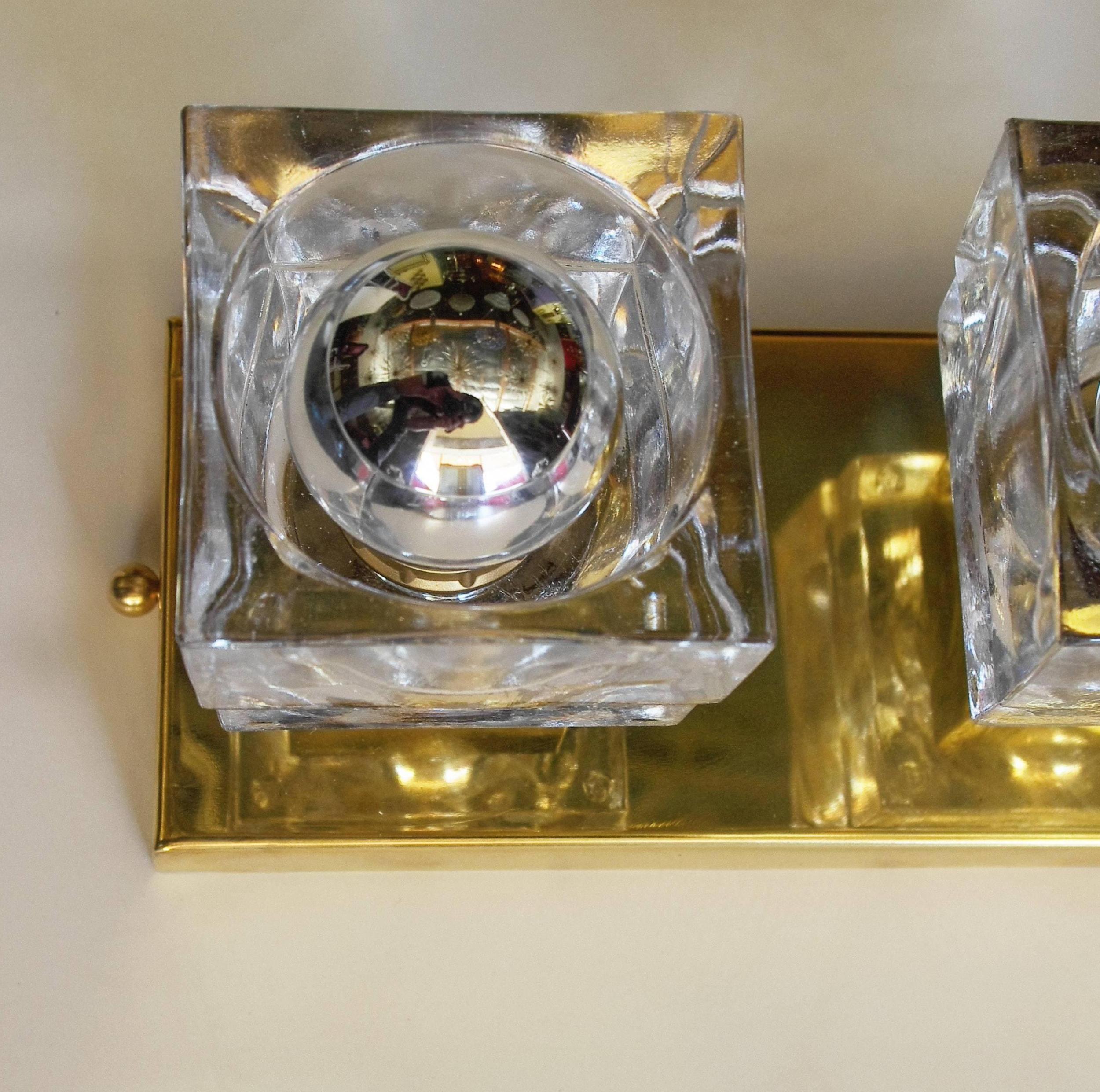 One Italian Sconce with Sciolari 1960s vintage clear Murano glass cubes mounted on polished brass frames / Made in Italy
