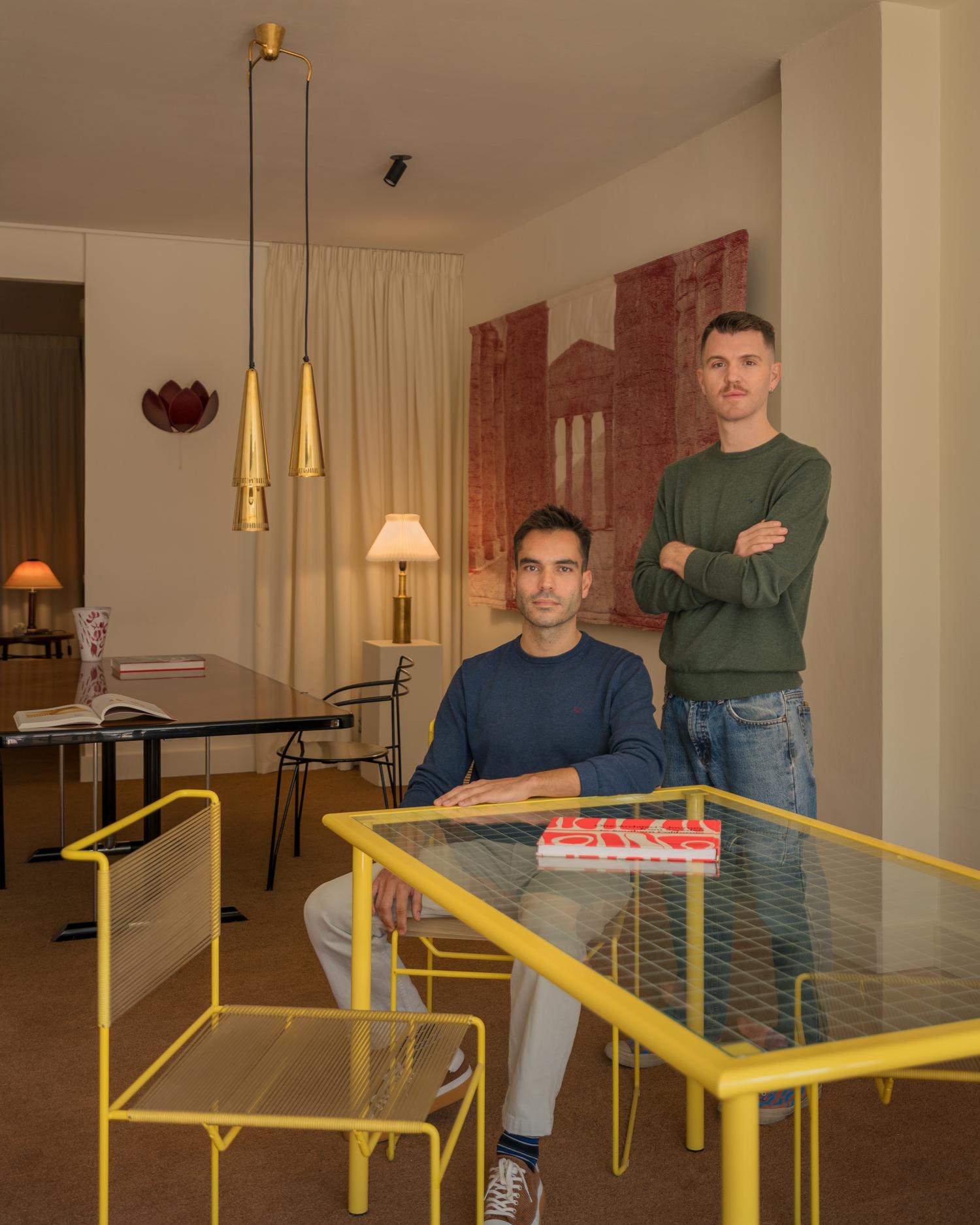 Set of one table and four chairs designed by Giandomenico Belotti for Fly Line For Sale 12