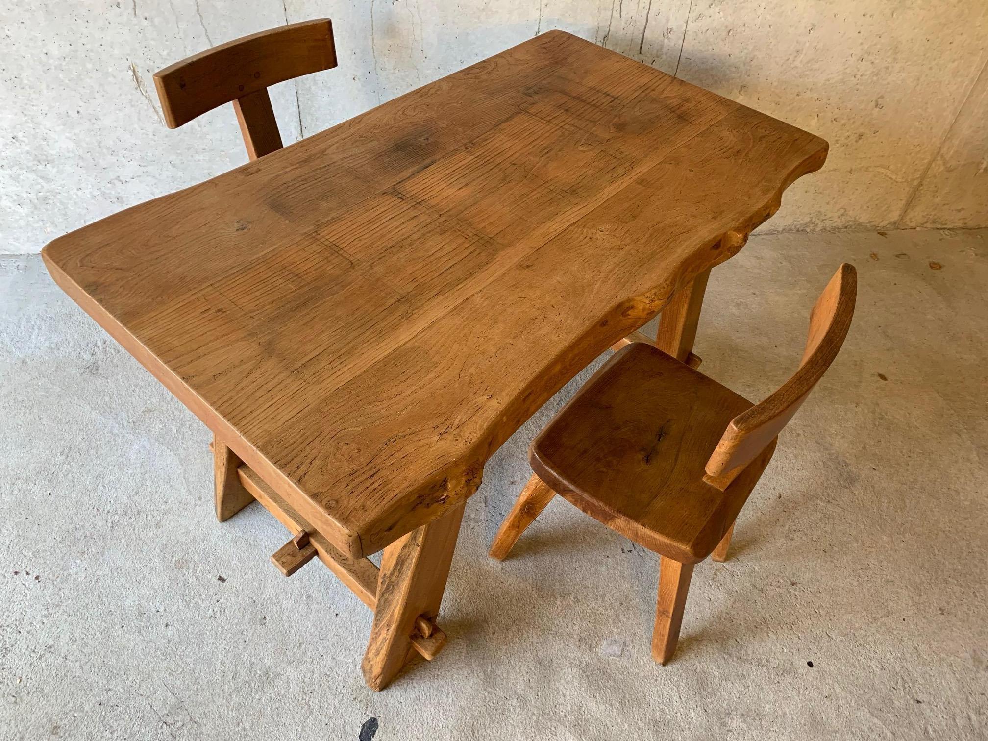 Set of one elm wood table and two chairs by Olavi Hänninen for Miko Nupponen. Dimensions indicated below are for the table. Chairs dimensions are 80 x 46 x 39 cm.
