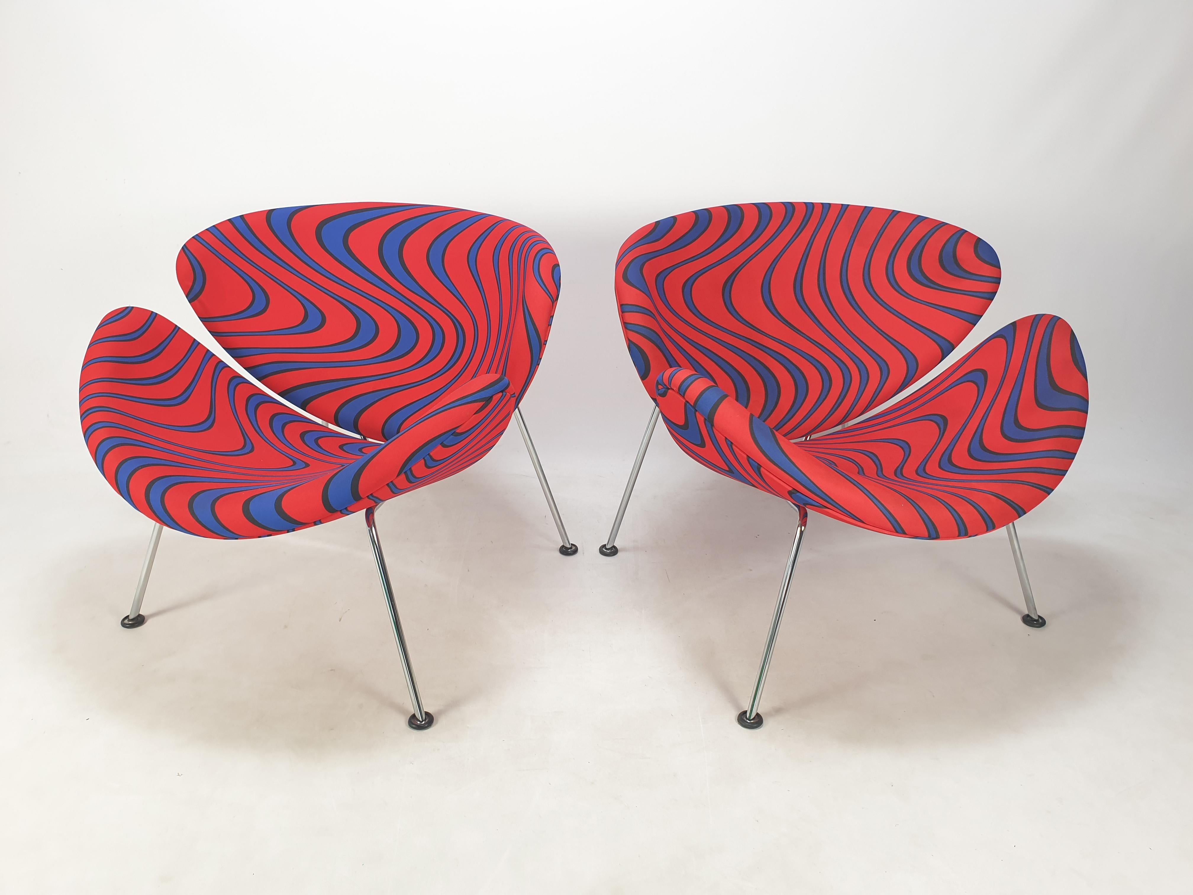 The famous artifort orange slice chair by Pierre Paulin. 
Designed in the 60's and produced in the 80's. 

These cute chairs are very comfortable. 
They have the original and stunning Momentum fabric by Jack Lenor Larsen.
The fabric is in good