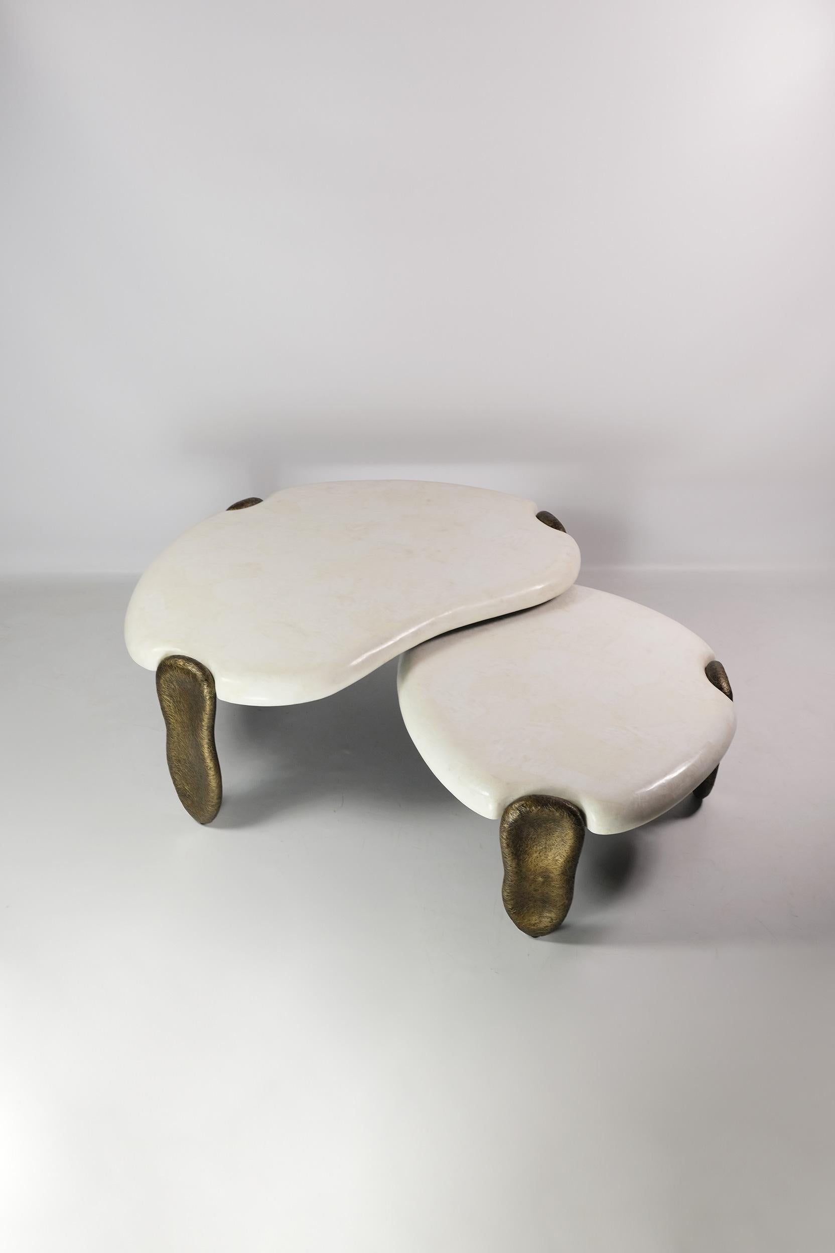 Set organischer Couchtische aus Bergkristall und Bronzeausführung von Ginger Brown (Organische Moderne) im Angebot