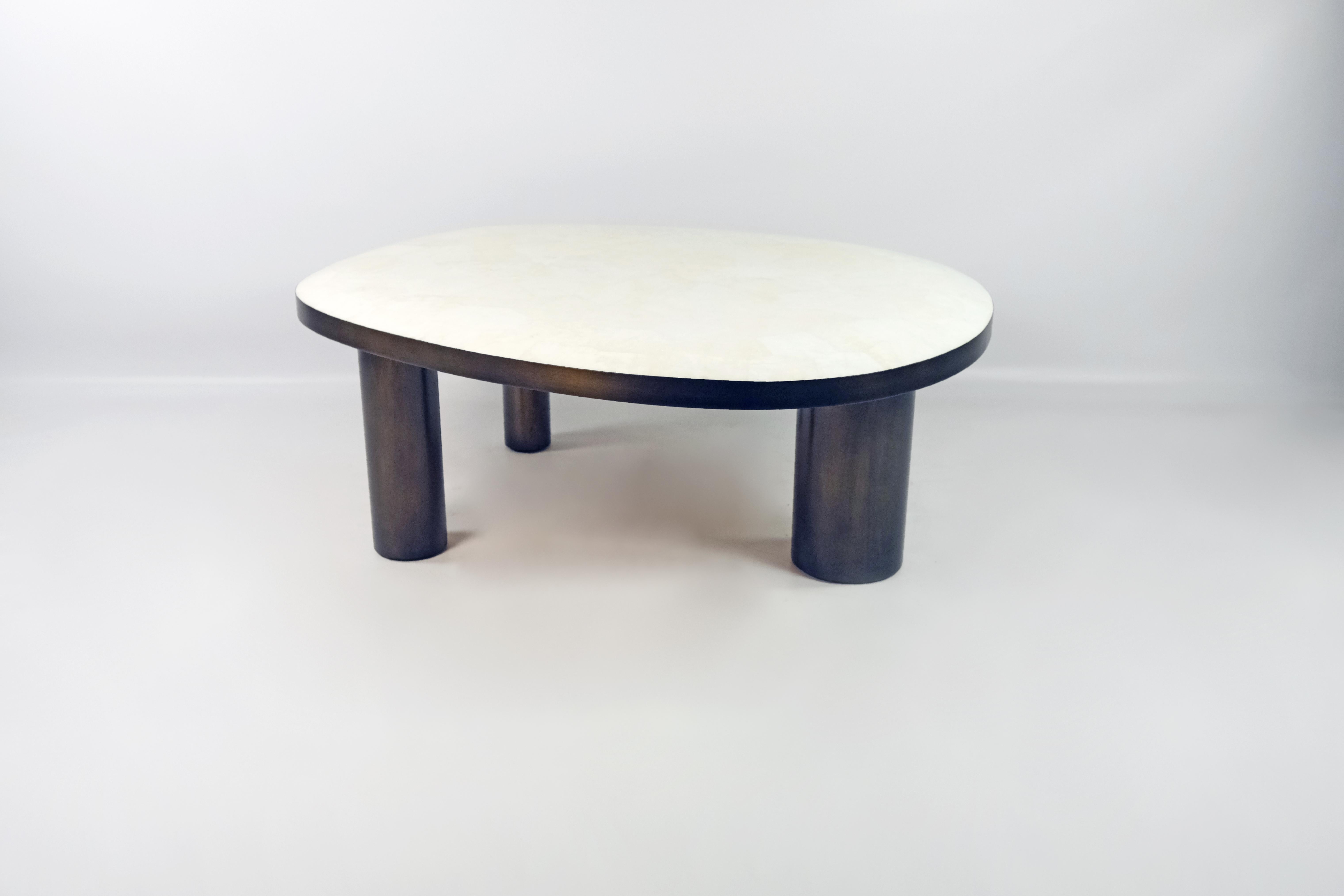 XXIe siècle et contemporain Ensemble de tables basses organiques en cristal de roche et finition bronzée par Ginger Brown en vente