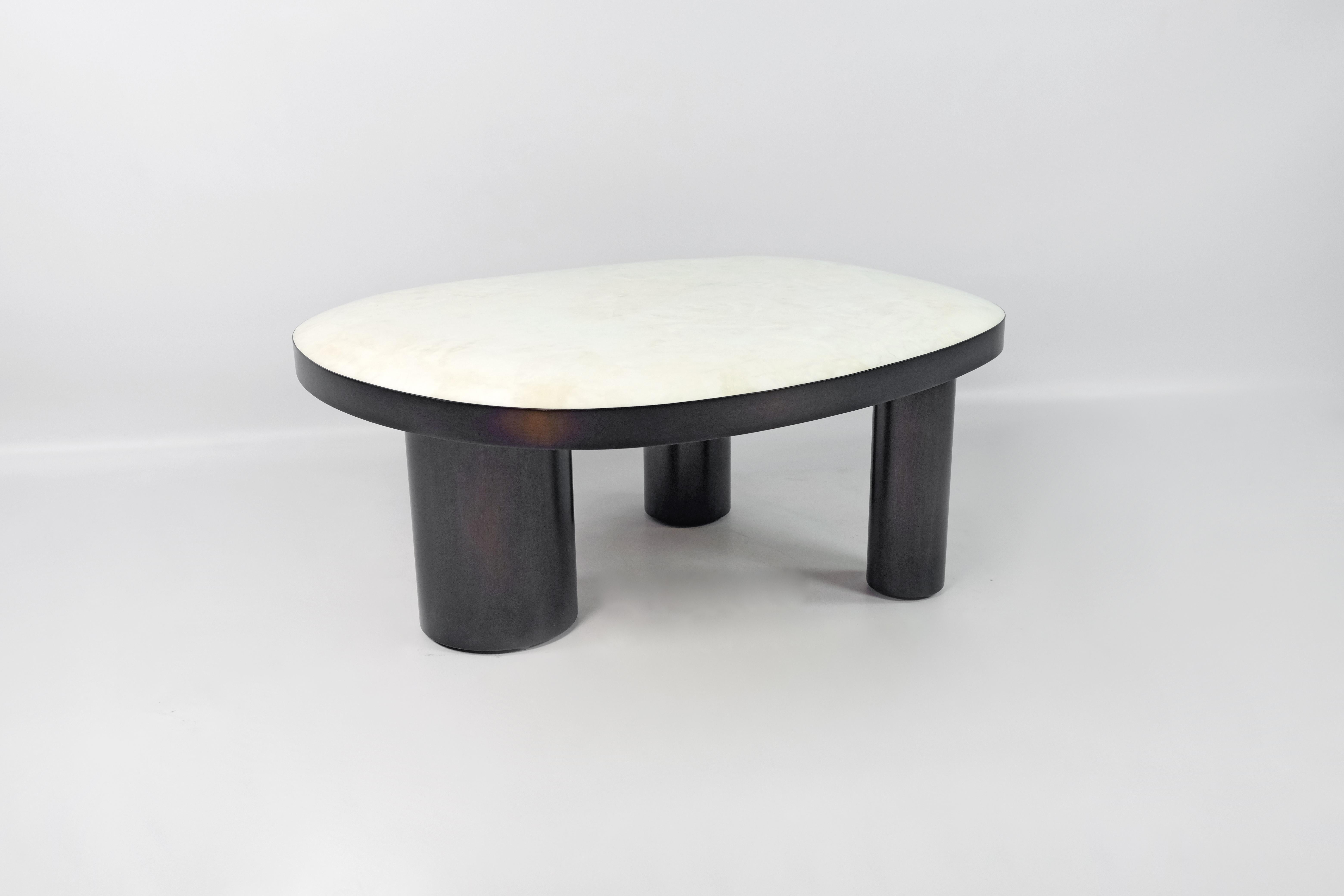 Laiton Ensemble de tables basses organiques en cristal de roche et finition bronzée par Ginger Brown en vente