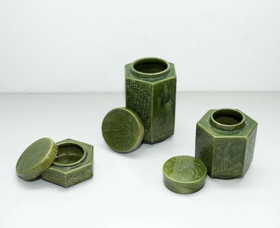 Ensemble de vases en céramique orientale, vers 1960 en vente 3