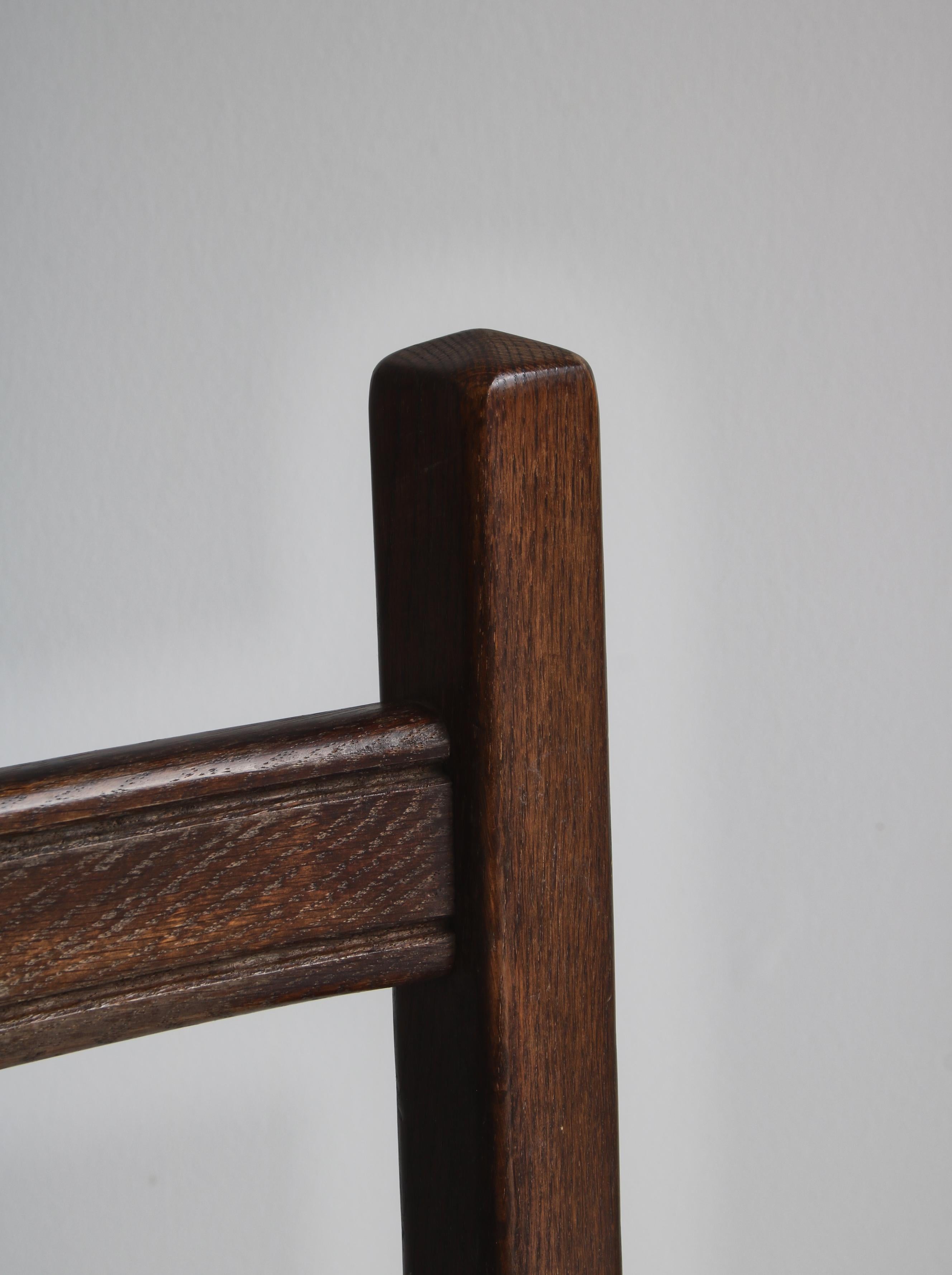 Ensemble de fauteuils Arts and Crafts d'origine par l'ébéniste danois en chêne et cuir en vente 4