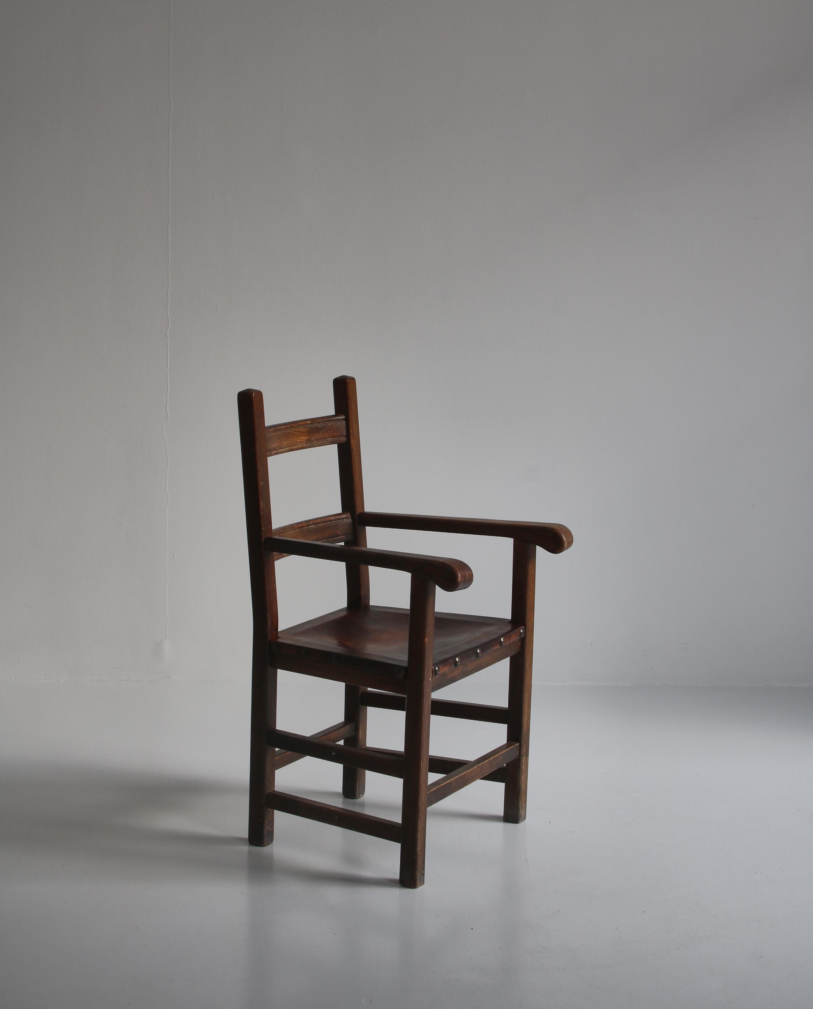 Ensemble de fauteuils Arts and Crafts d'origine par l'ébéniste danois en chêne et cuir en vente 2