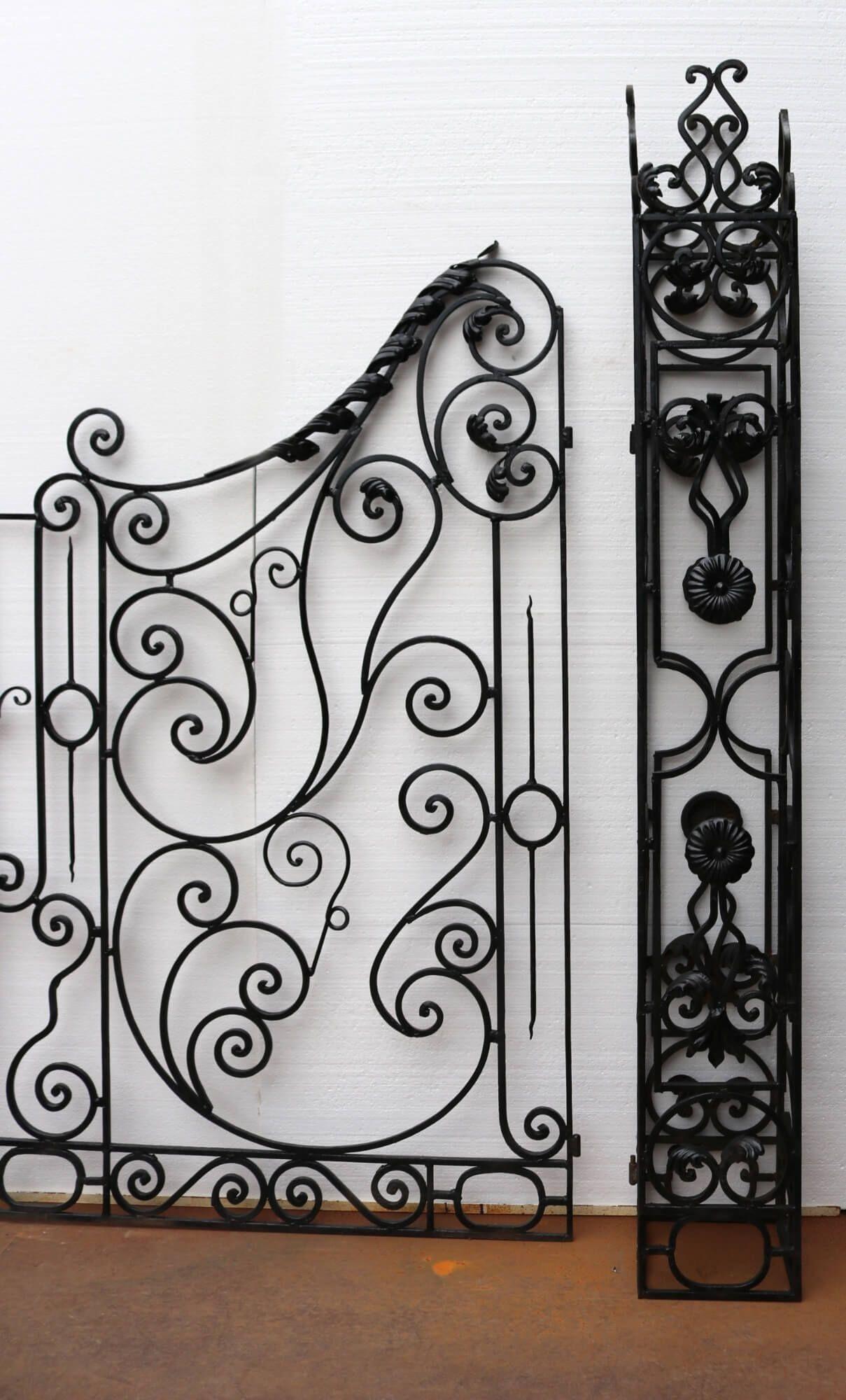 Louis Philippe Set of Ornate Wrought Iron Driveway Gates and Posts 288 cm (9’5”) For Sale