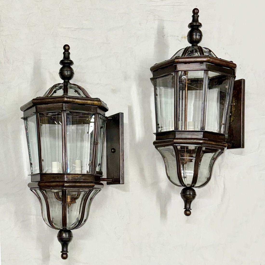 Set di lanterne da esterno in bronzo fuso, vendute a coppie in vendita 2