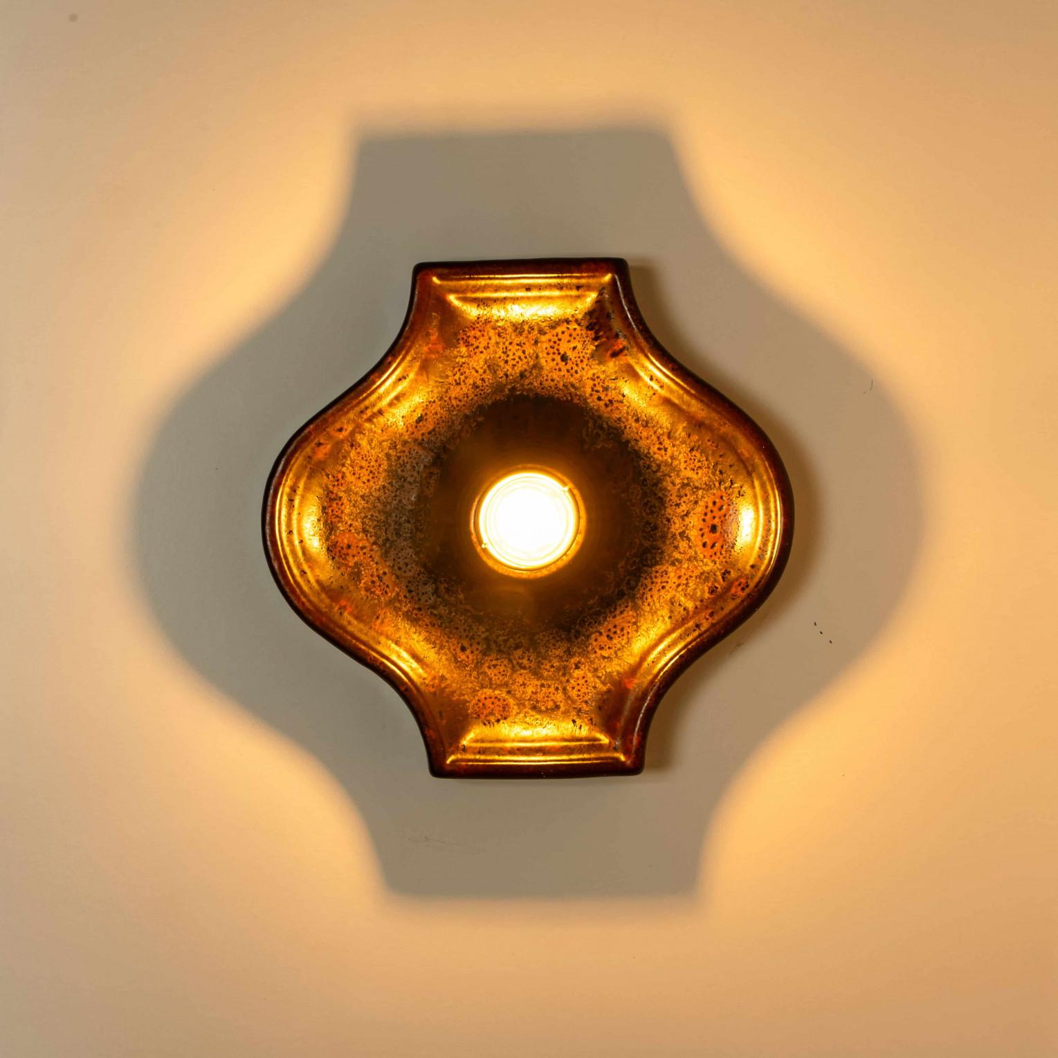 Set di applique ovali in ceramica rossa, marrone e verde, Germania 1970 In condizioni buone in vendita a Rijssen, NL