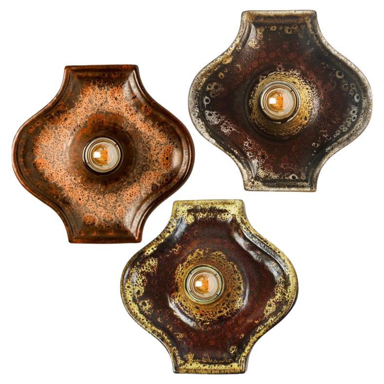Conjunto de apliques ovalados de cerámica roja, marrón y verde, Alemania 1970 en venta