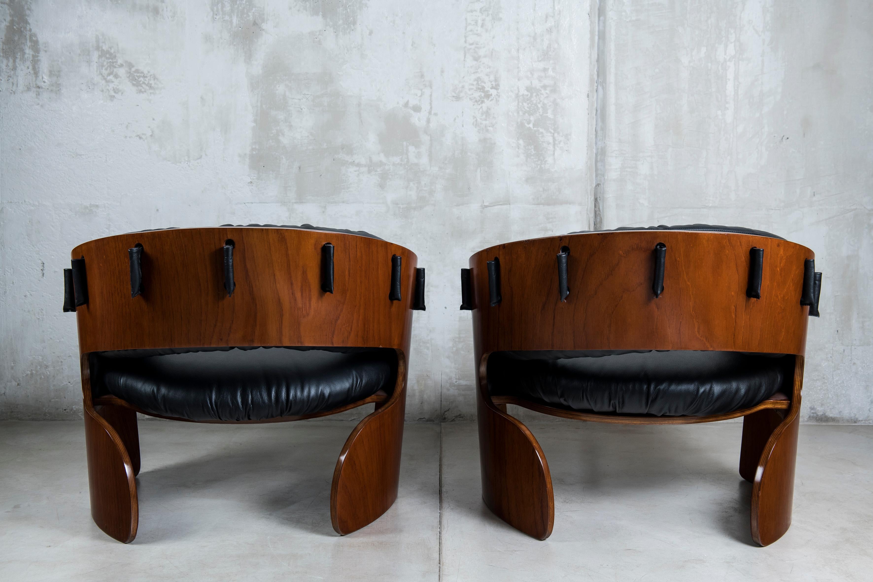 Mid-Century Modern Set of Pair of Wood and Leather Armchairs with Coffee Table by Ricardo Blanco