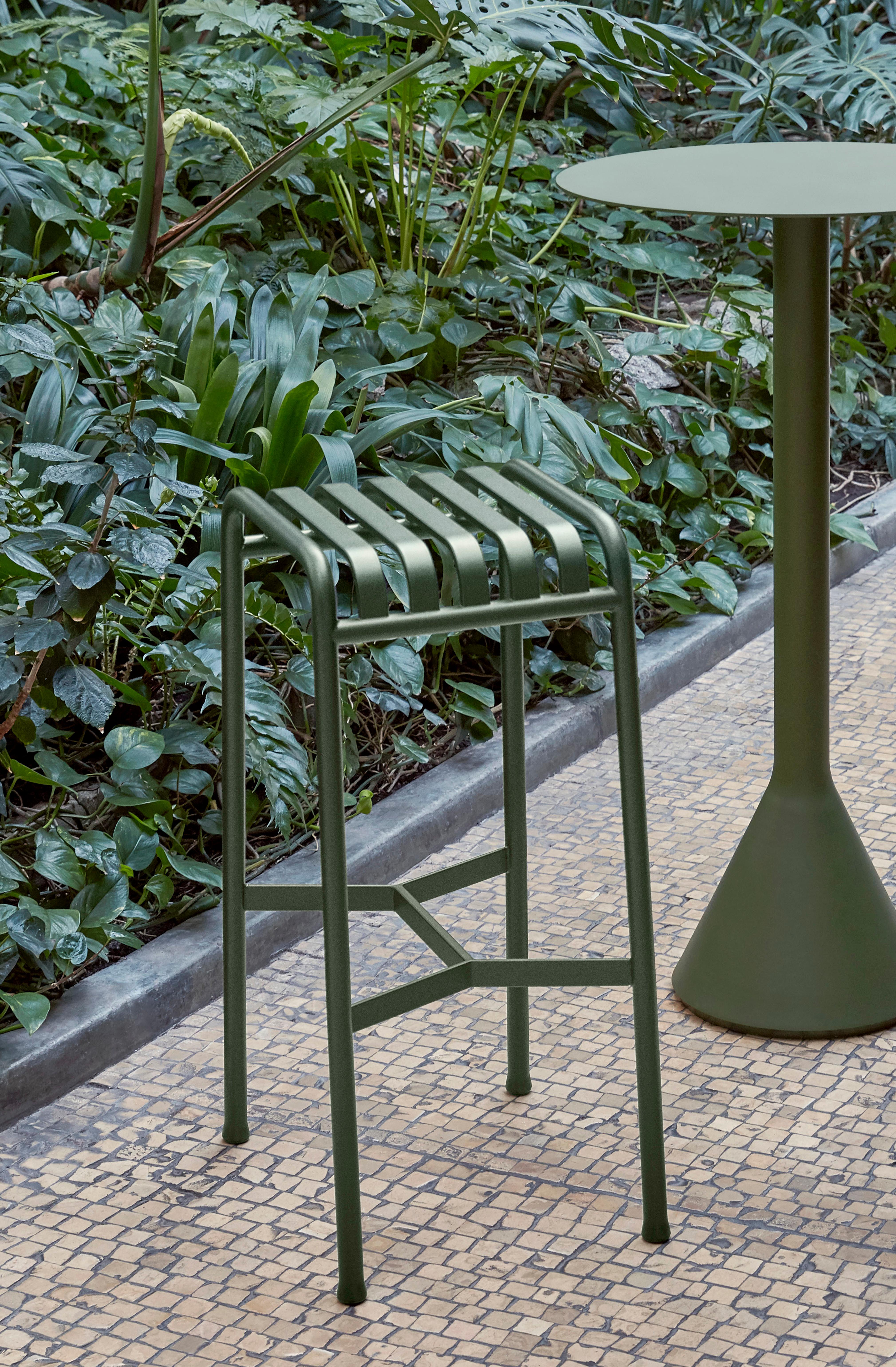 Powder-Coated Set of Palissade Cone Table & Bar Stools-olive-by Ronan/Erwan Bouroullec for Hay For Sale
