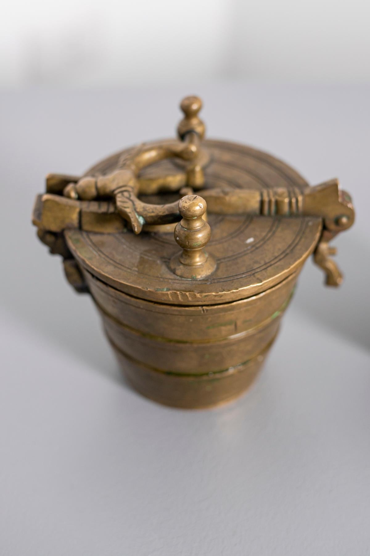 Precious bronze scale weights, the set consists of 8 pieces in the shape of a tray. The main weight acts as a container with detailed decorations at the top, the lid has a perfectly functional closure. This is a very special collector's item for