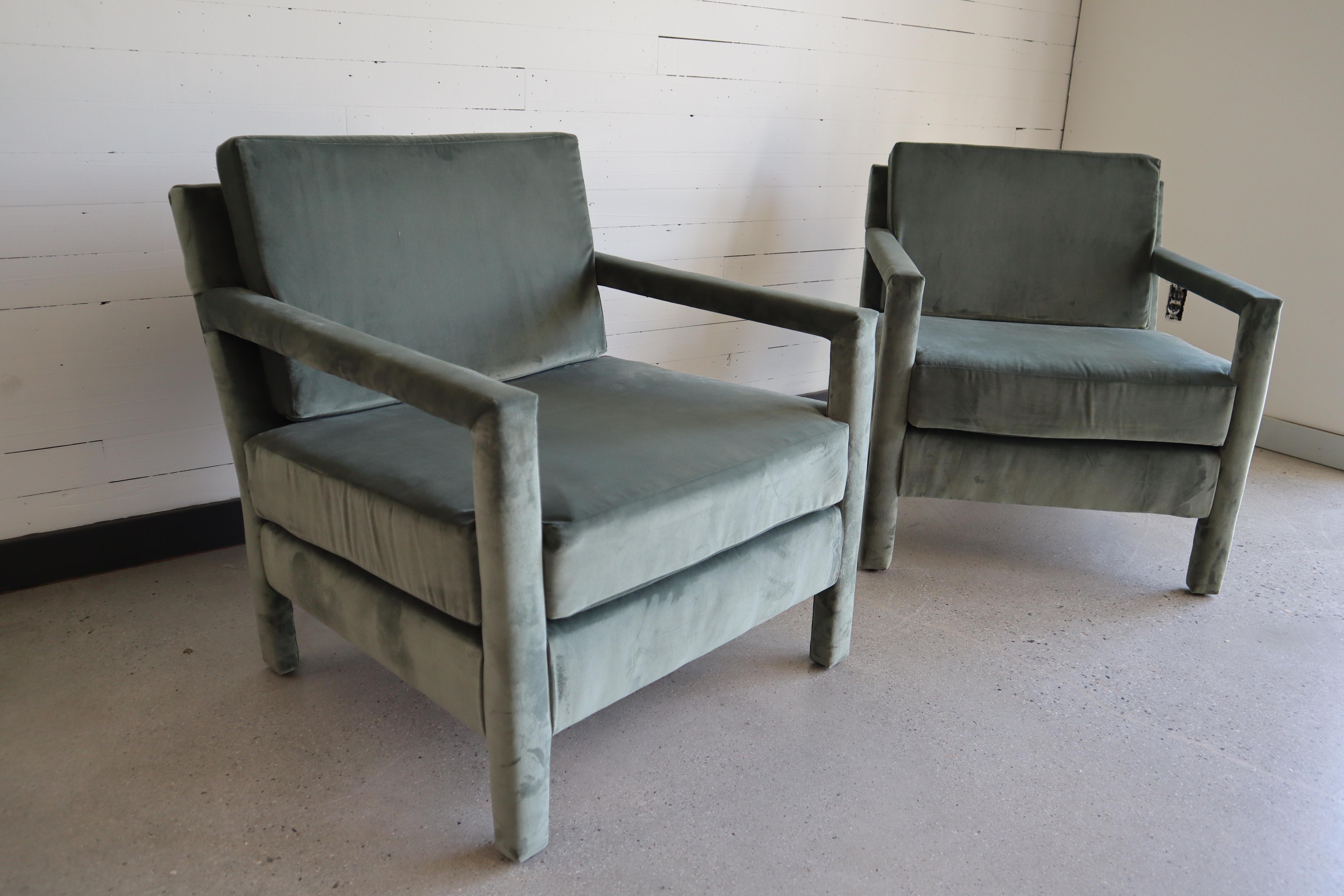 Set of Parsons Chairs in the style of Milo Baughman
Newly upholstered in sage green luxury velvet
In excellent condition.