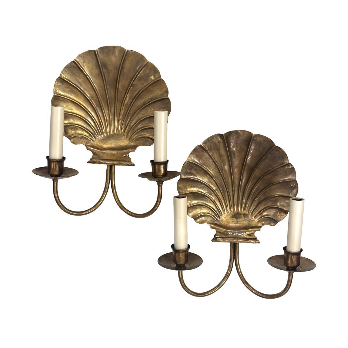 Set di lampade a conchiglia in ottone patinato, vendute a coppia in vendita 5