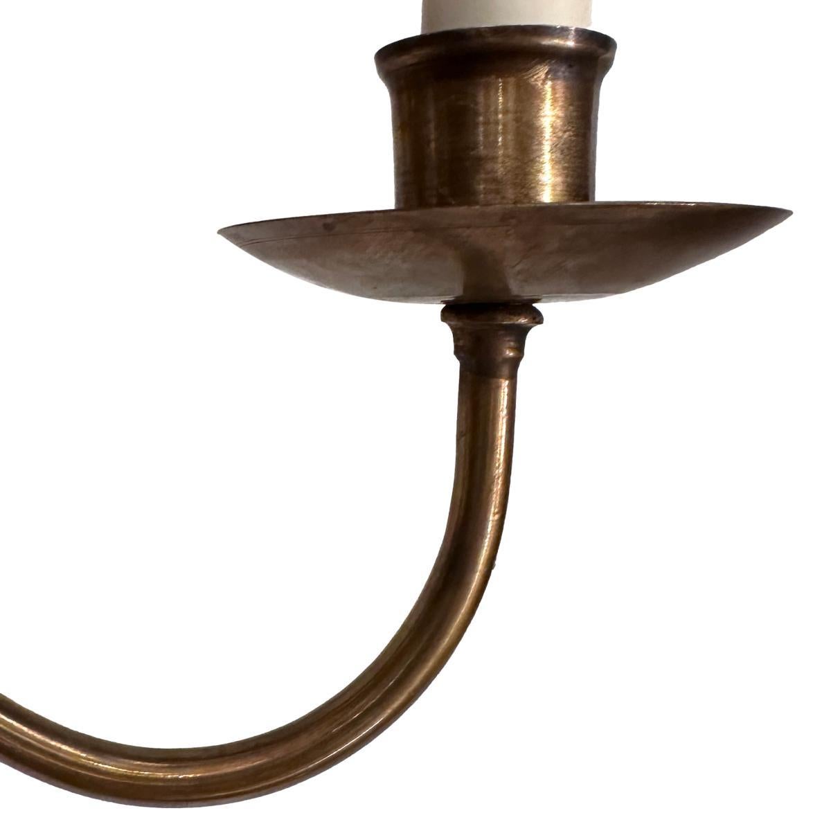 Set di lampade a conchiglia in ottone patinato, vendute a coppia in vendita 4