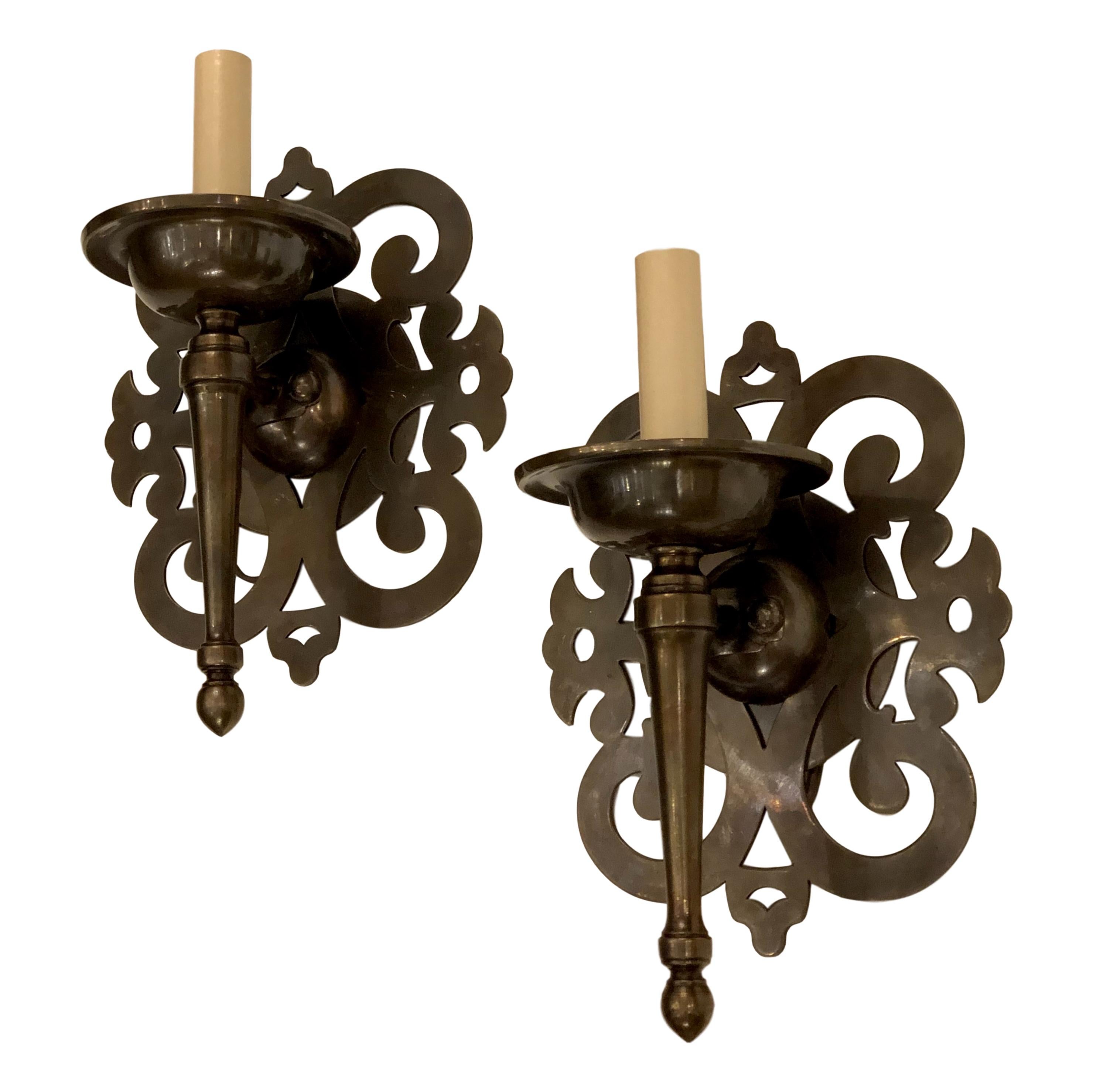 A set of 4, vintage cast bronze Italian Arabesque-style sconces with patinated finish. Sold per pair.

Measurements:
Height of body: 10.5