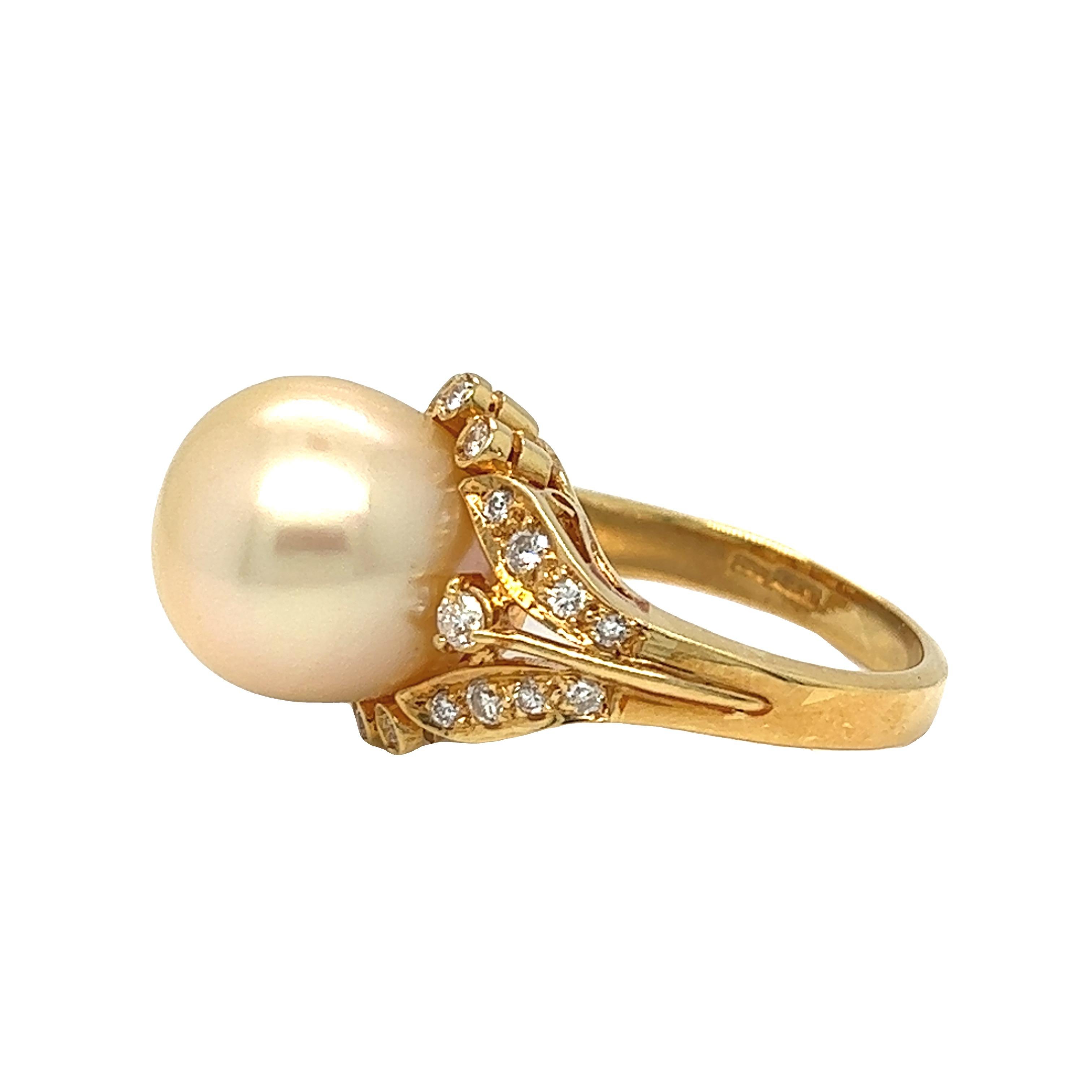Set aus Perlen- und Diamantring und Anhänger aus 18 Karat Gelbgold für Damen oder Herren im Angebot