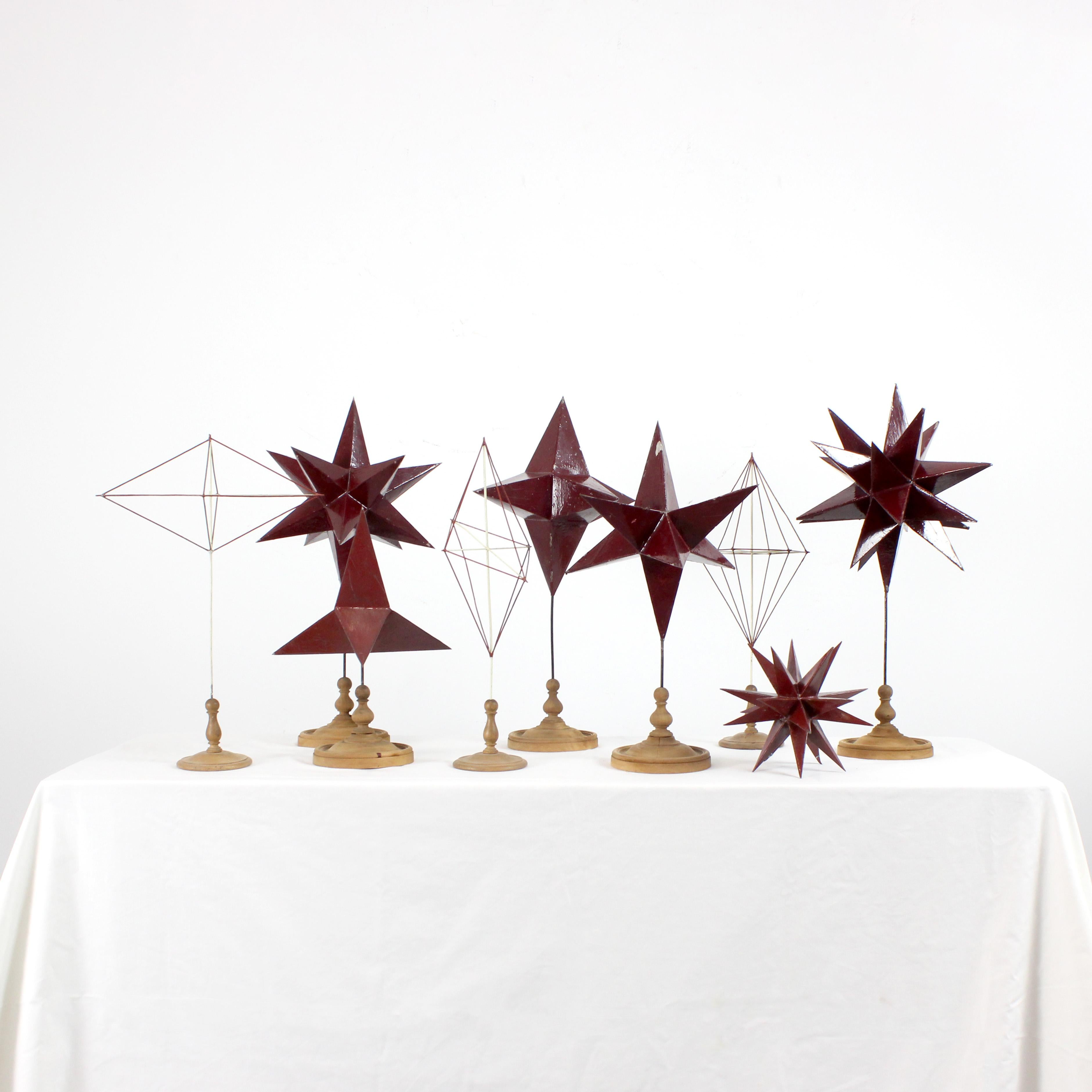 Set of pedagogical models of polygonal shapes in red lacquered zinc with wooden bases - Sogeresa Madrid - c. 1960

Measurements: 60 x 35 cm (the largest) 22 cm Ø (the smallest) 9 units in total INDIVISIBLE