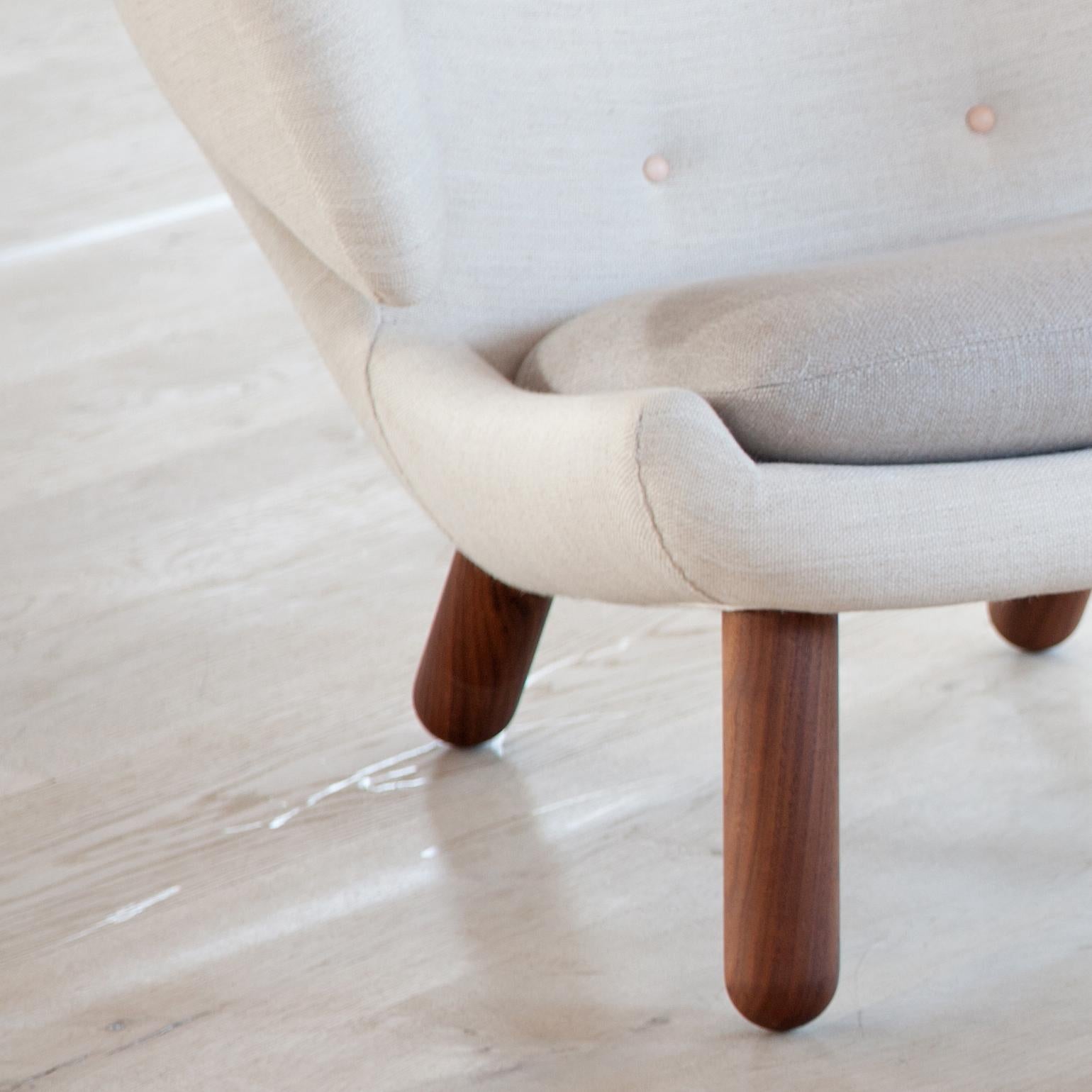 Set of Pelican Chair in Wood and Fabric and Pelican Table by Finn Juhl 2