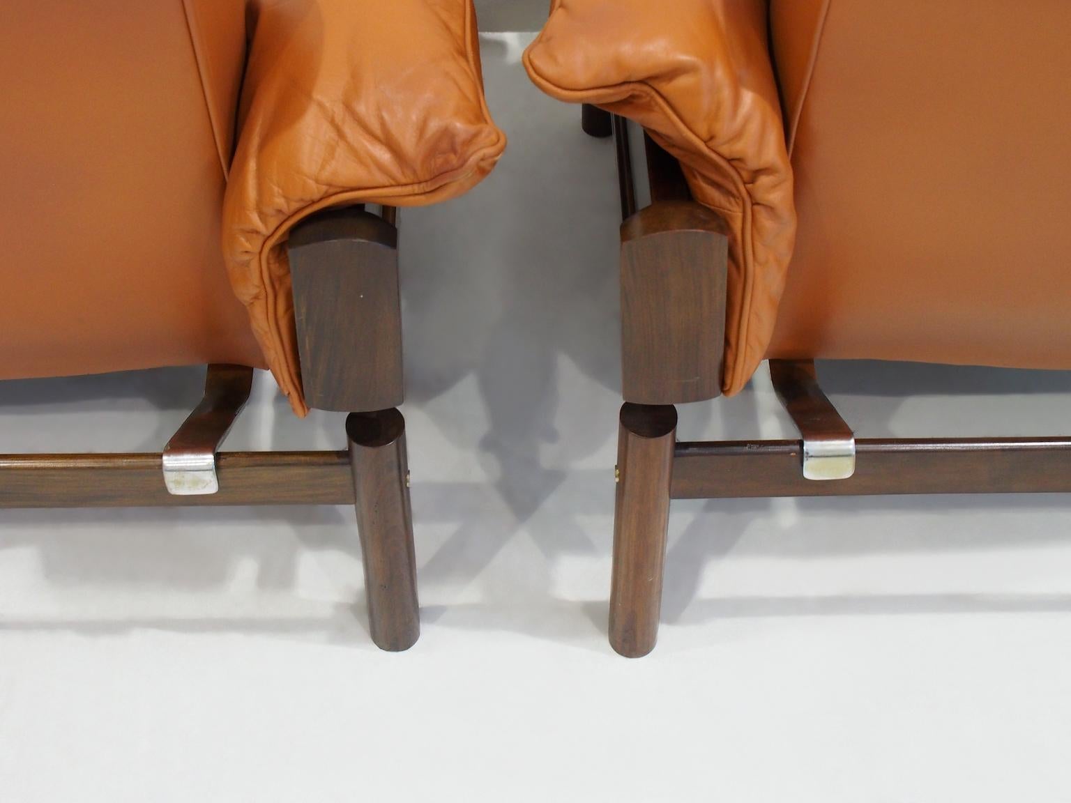 Set von Percival Lafer Cognacfarbenen Ledersesseln MP-13 und einem Fußhocker aus Leder im Angebot 13