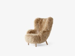 Set of Petra Lounge Chair & Pouf-Sheepskin Honey 50mm/Oak-by Viggo Boesen for &T