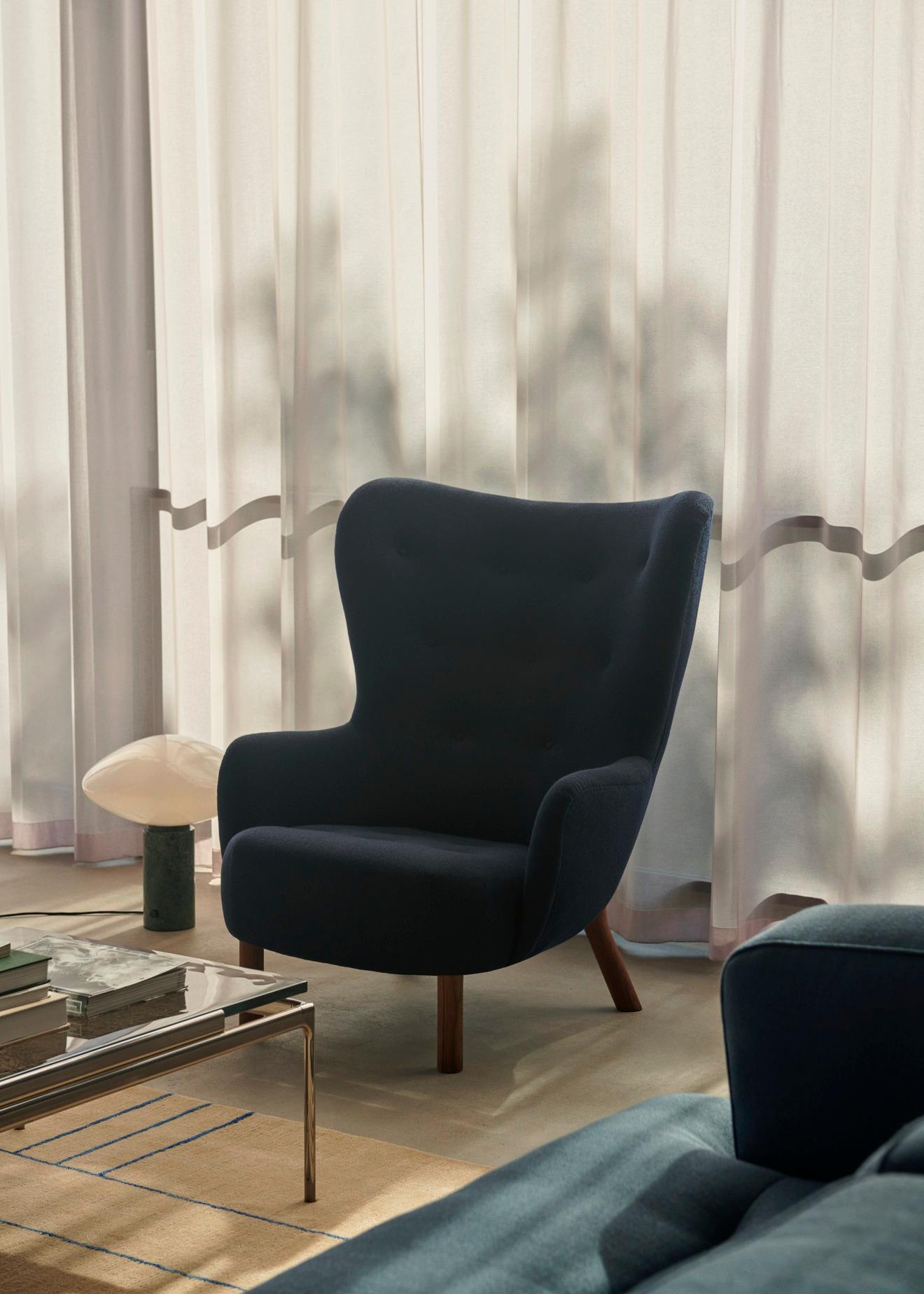 Petra VB3 
Basata su un progetto originale del designer danese Viggo Boesen del 1938, Petra è una poltrona lounge con uno schienale alto e alato e un comfort senza pari. 
La poltrona Petra segue il grande successo di Little Petra, che prende il nome
