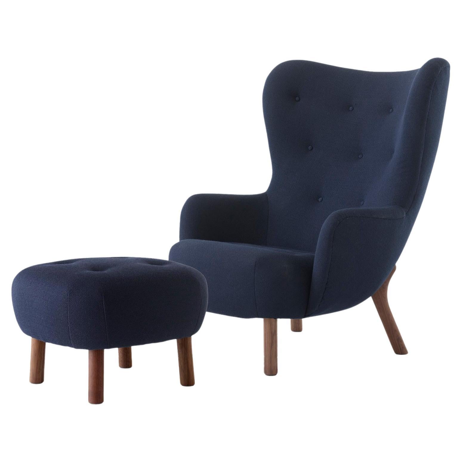Set di Petra Lounge Chair & Pouf-Vidar554 in Fabrice/Walnut- by Viggo Boesen