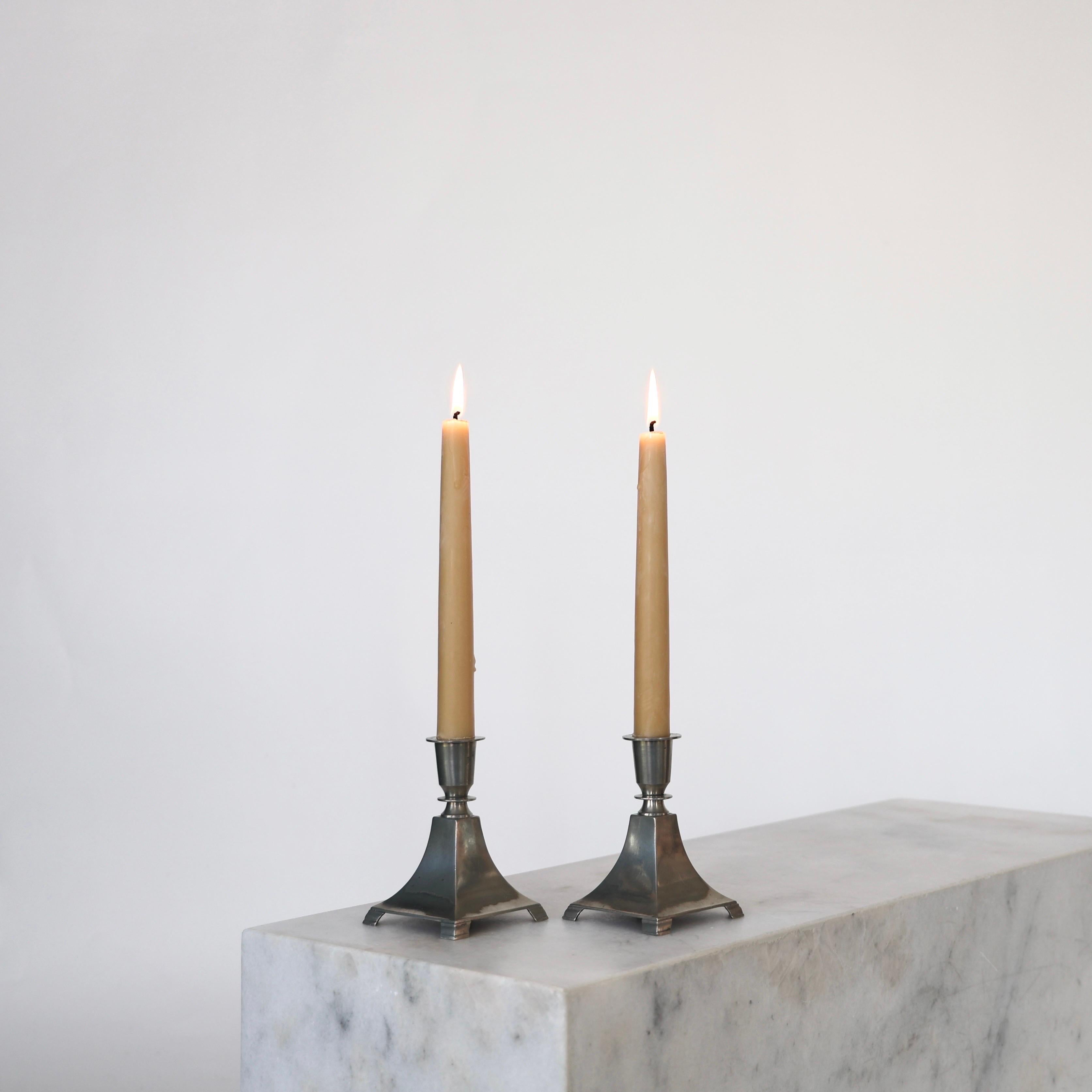 Ensemble de chandeliers en étain par Just Andersen, années 1920, Danemark en vente 5