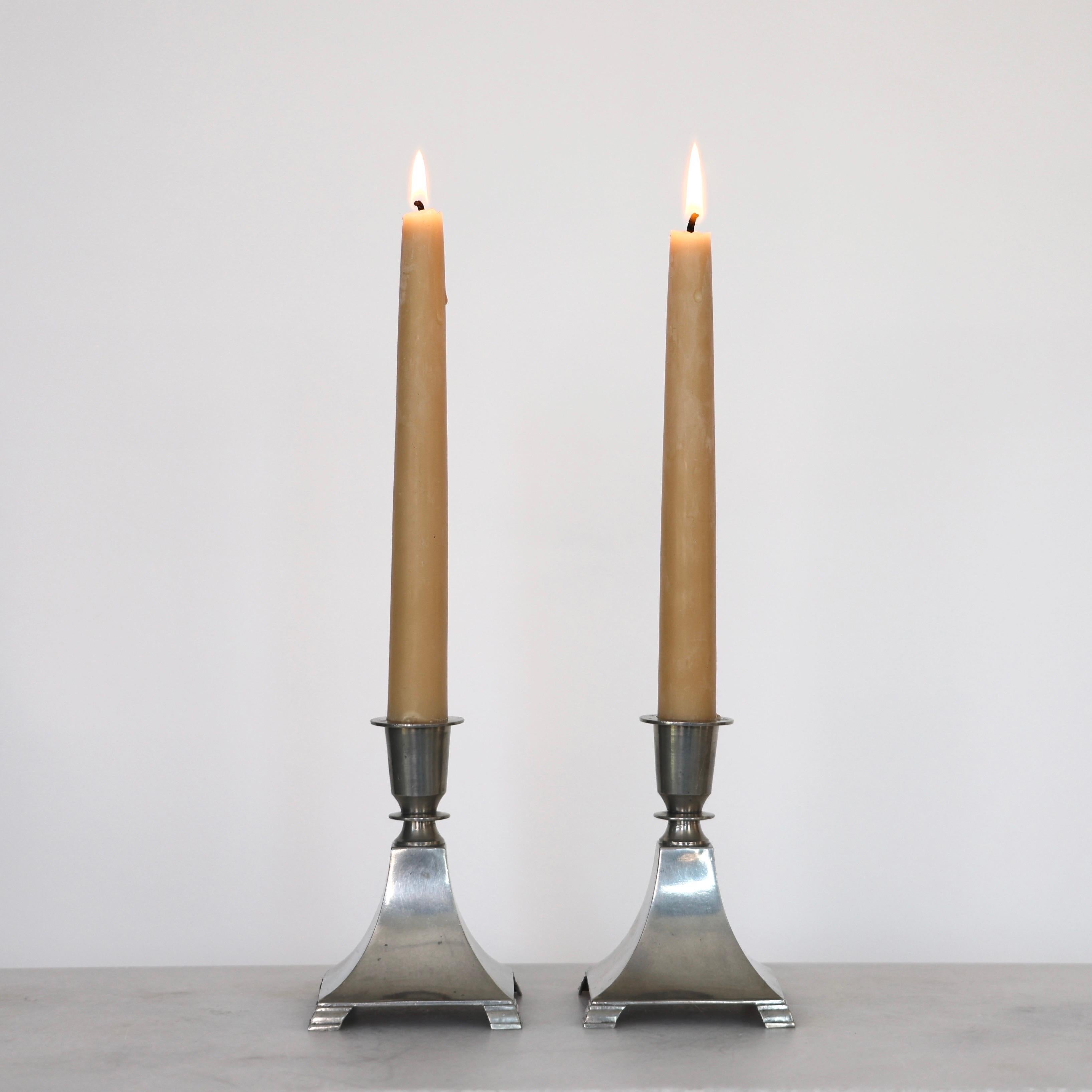 Danois Ensemble de chandeliers en étain par Just Andersen, années 1920, Danemark en vente