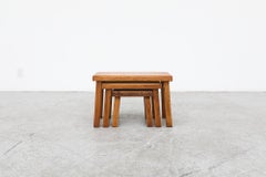 Ensemble de tables gigognes brutalistes en chêne inspirées par Pierre Chapo