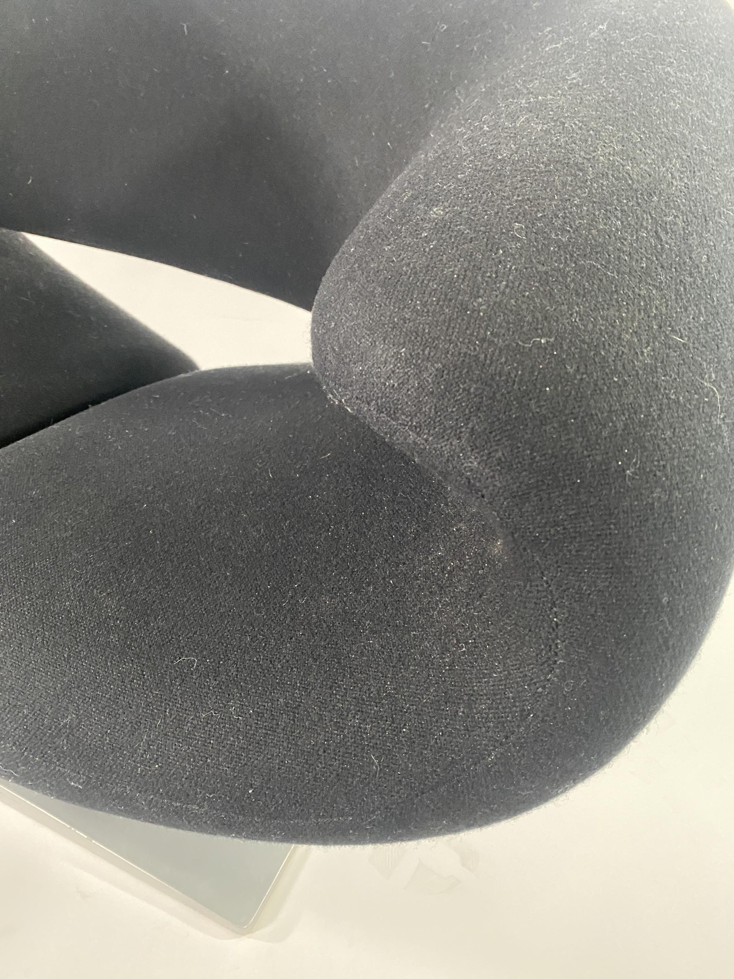 Hand-Painted Set of Pierre Paulin French Mid-Century Black Ribbon Armchairs and Ottoman For Sale